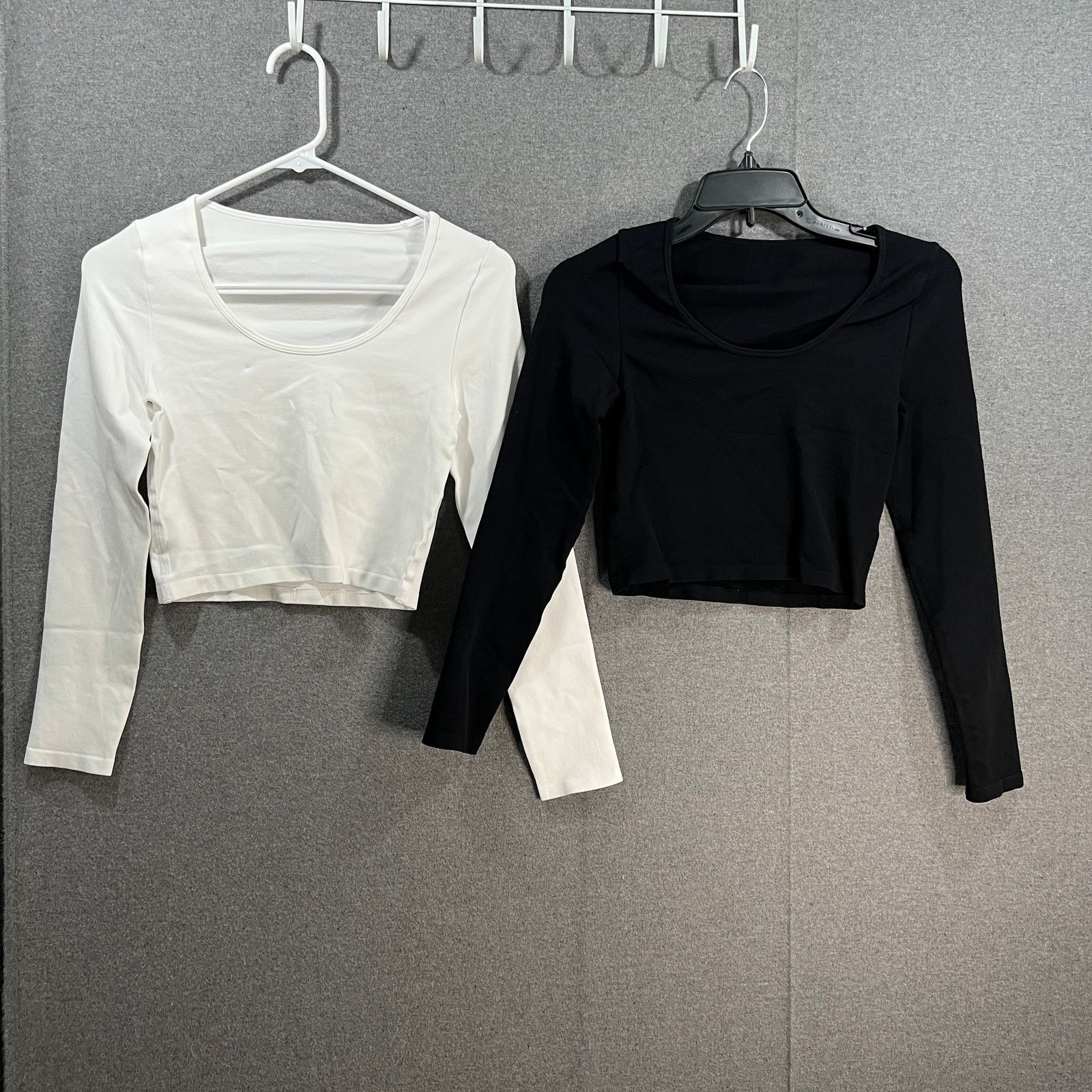 Other OQQ 2 PC Crop Top Long Sleeve Shirt Ladies Black & White Size M / US 6-8 / IT 42-44 - 1 Thumbnail