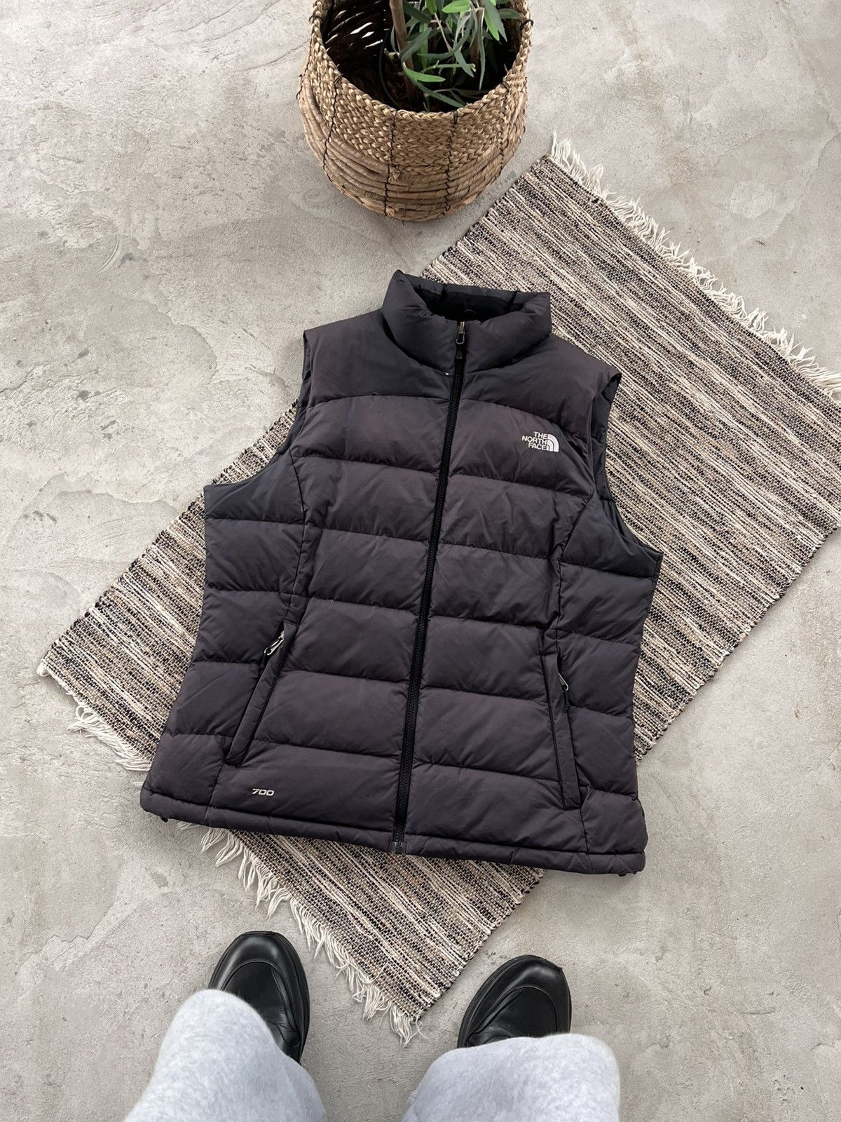 The North Face Vintage The North Face 700 Black Outdoor Puffer Vest Y2K Size XL / US 12-14 / IT 48-50 - 1 Thumbnail