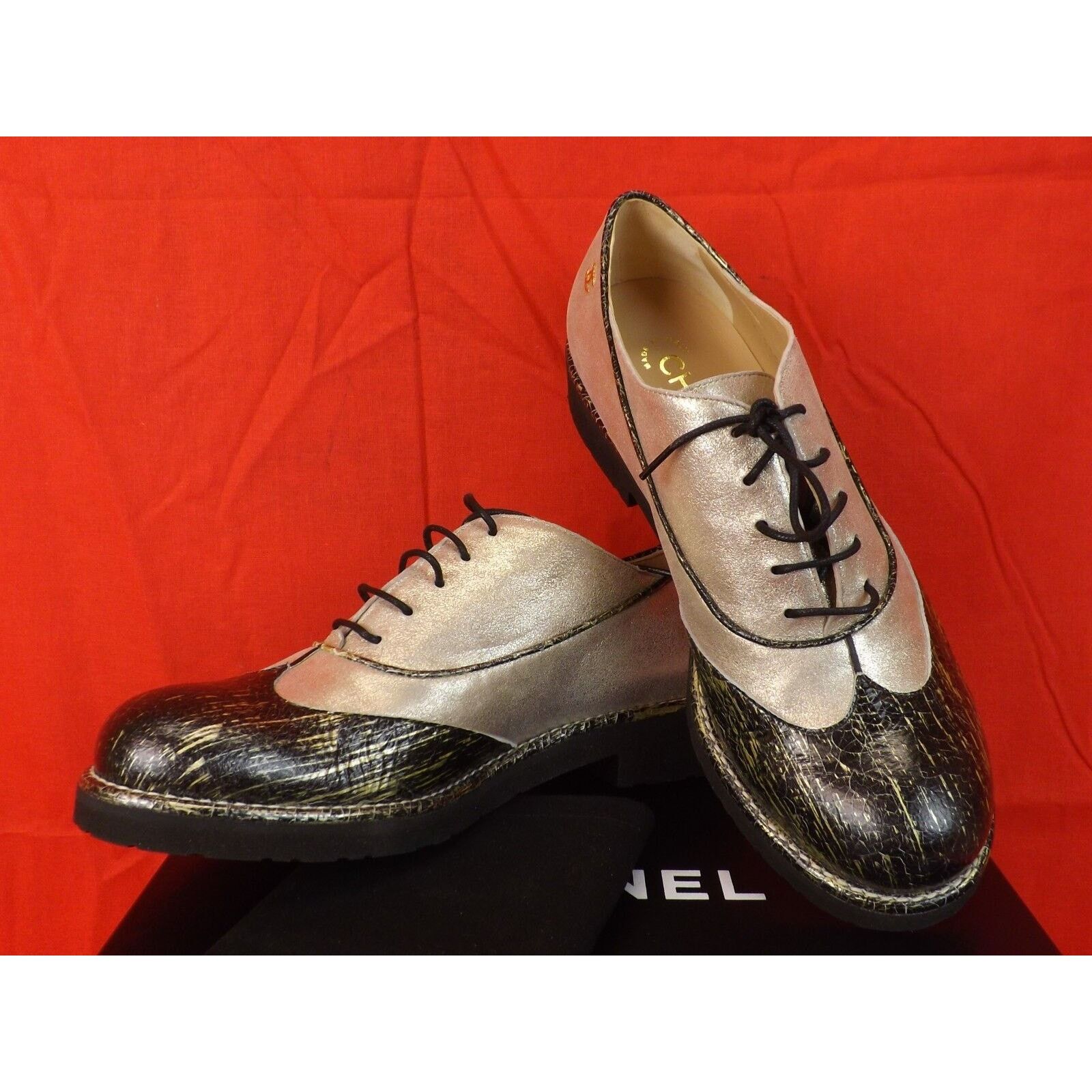 G31564 TWO TONE SHIMMER BLACK LEATHER LOGO LACE OXFORDS 40.5