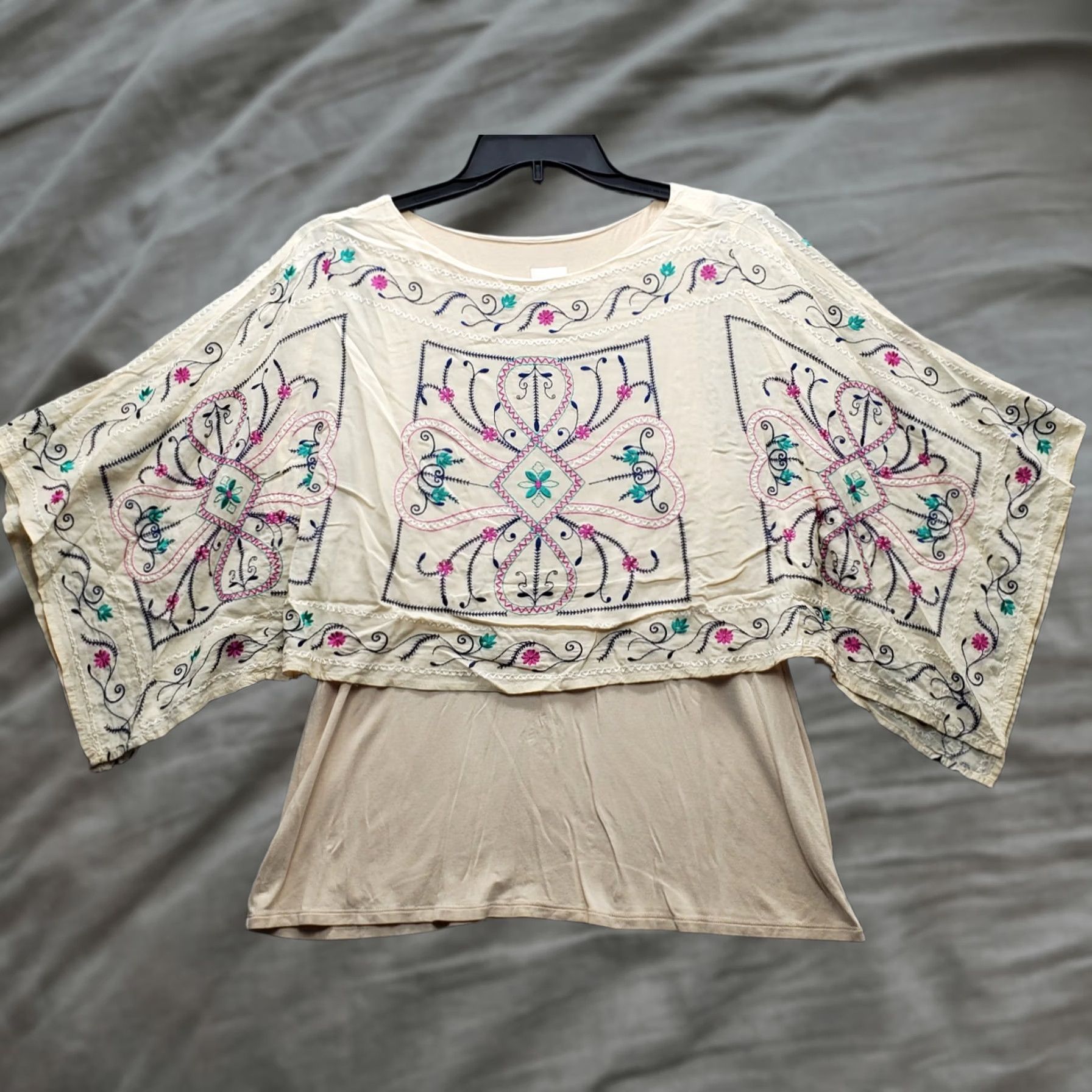 Vintage Chico's Kimono Top Womens Size 1 Tan Rayon Embroidered Flowers Sleeve Pullover Shirt Size XS / US 0-2 / IT 36-38 - 1 Thumbnail