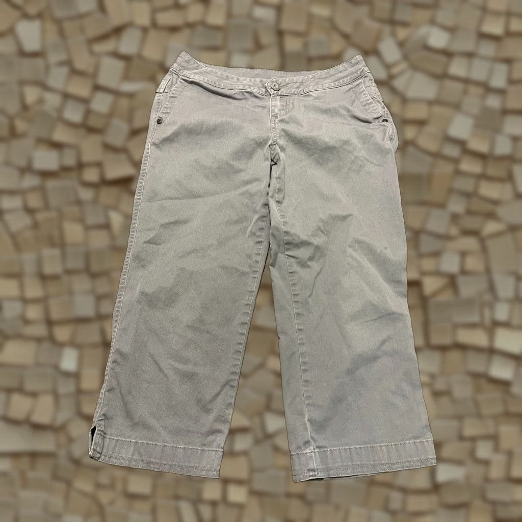 Vintage Woolrich Pants Women's Capri Gray Straight Leg Pockets Size 4 Regular Inseam 19.5 Vintage No Size 27" / US 4 / IT 40 - 1 Thumbnail