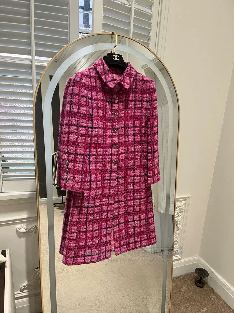Chanel 24K rose red stitching pink plaid lion relief diamo
