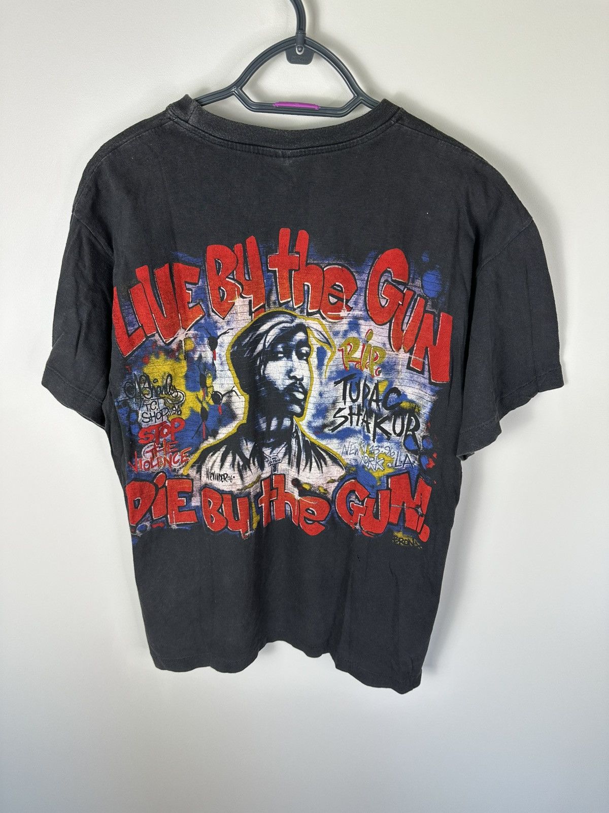 Vintage Live by the gun Tupac vintage single stitch 90s rap t-shirt Size US M / EU 48-50 / 2 - 4 Thumbnail