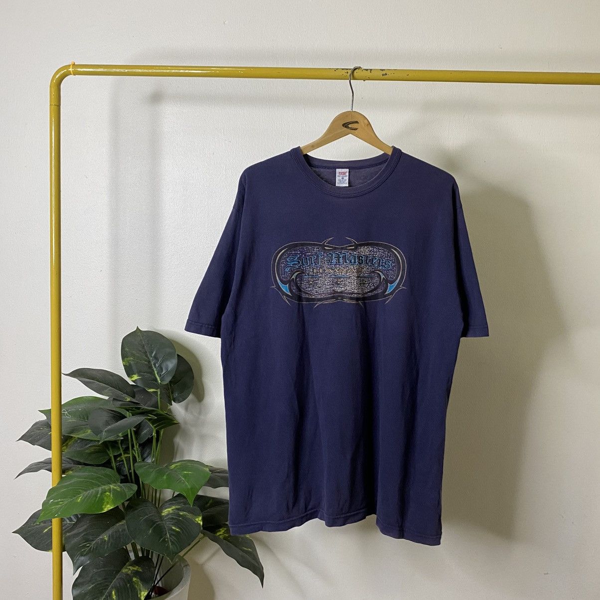 Levi's 1990s Levis Hawaii Surf Masters Rare Graphic T Shirt Size US XL / EU 56 / 4 - 1 Thumbnail