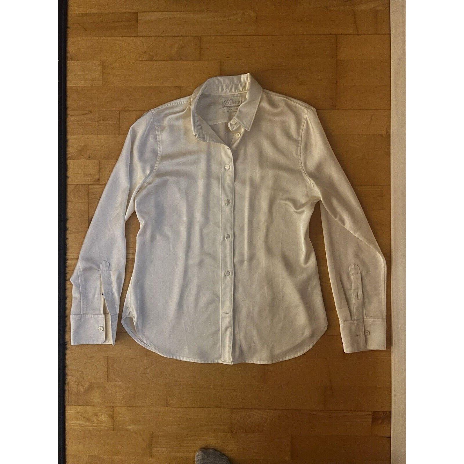 J.Crew J Crew White Cream Satin Silky Slim Button Down Blouse Small Size S / US 4 / IT 40 - 1 Thumbnail