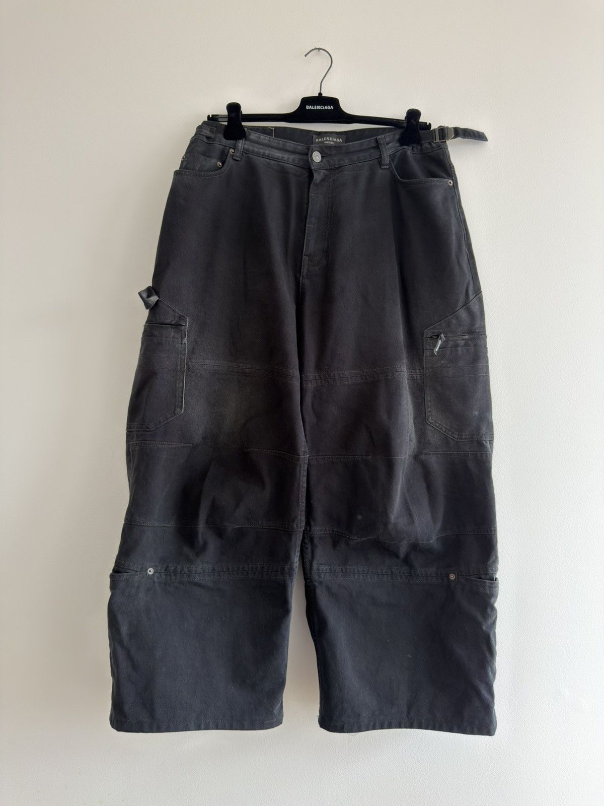 Balenciaga BALENCIAGA DEMNA BAGGY SKATER CARGO DENIM CARPENTER ITALY L Size US 34 / EU 50 - 1 Thumbnail