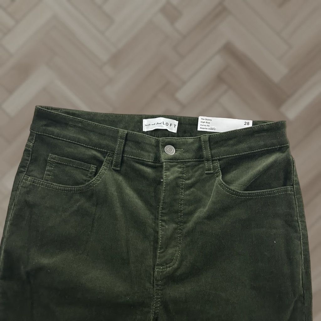 Ann Taylor Ann Taylor Corduroy Pants Green 28 Olive Skinny High Rise Curvy Fit Women’s Chino Button-Up Knit? Size 28" / US 6 / IT 42 - 1 Thumbnail