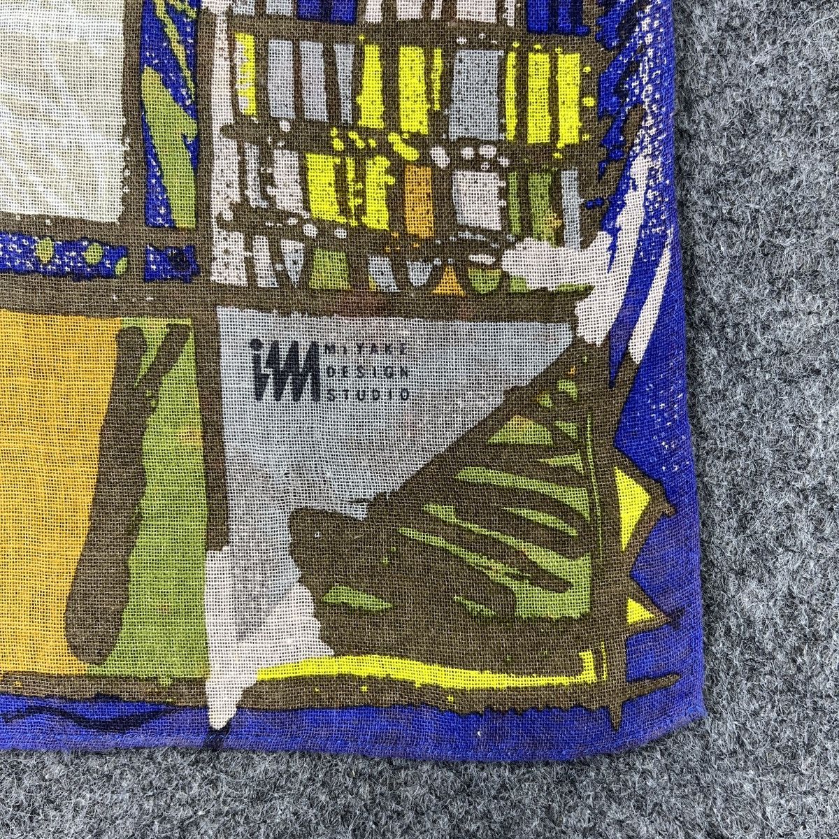 Issey Miyake × Japanese Brand Issey Miyake Handkerchief / Bandana / Neckerchief B736 Size ONE SIZE - 2 Thumbnail