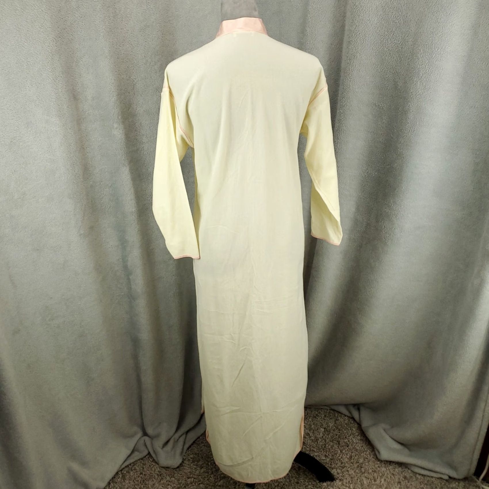 Diane von Furstenberg VINTAGE Diane Von Furstenberg Nightgown Womens Small Ivory Pink Maxi Sleepshirt Mumu Kaftan Size S / US 4 / IT 40 - 3 Thumbnail