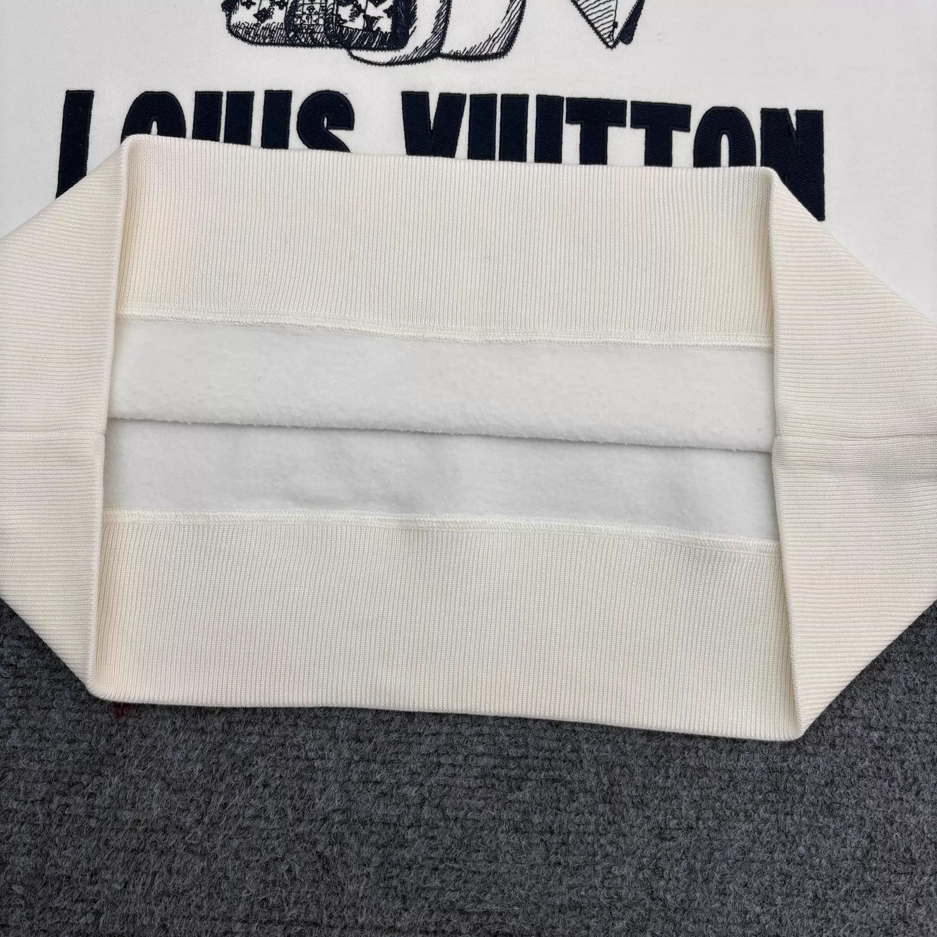 Louis Vuitton Louis Vuitton Vivienne Sunflower White sweat XXL New Size US XXL / EU 58 / 5 - 6 Thumbnail