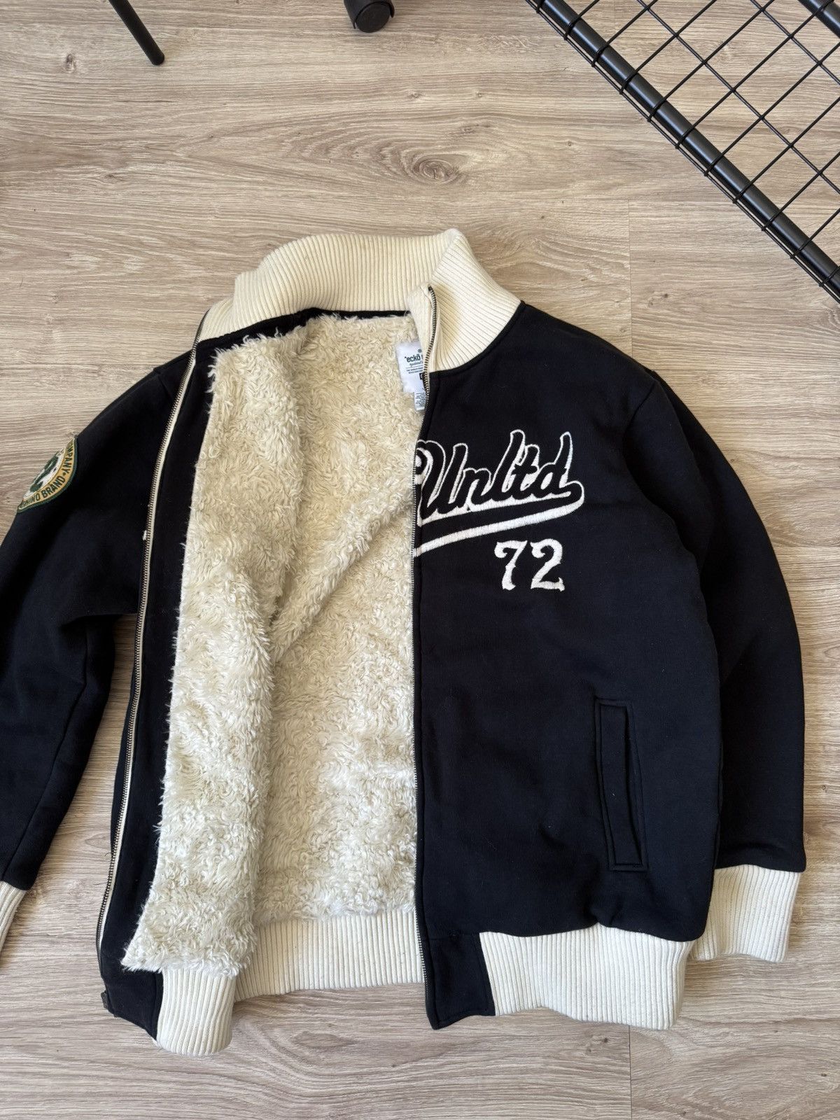 Other Vintage Y2K Ecko Unltd. Sherpa Fur Big Logo Sweatshirt Size US L / EU 52-54 / 3 - 7 Thumbnail