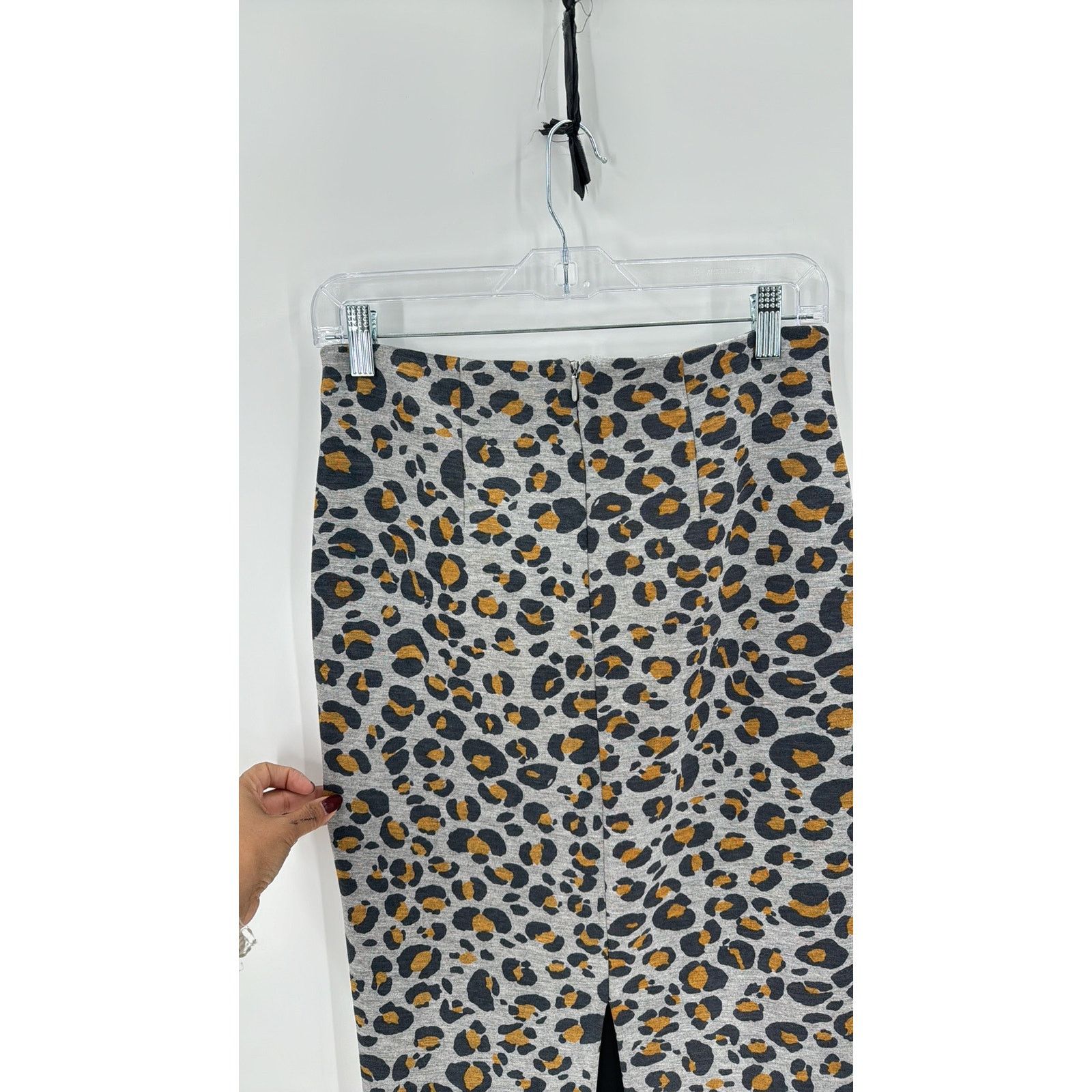H&M H&M Basic Women's Gray leopard print Stretch Pencil Skirt Size 27" / US 4 / IT 40 - 6 Thumbnail