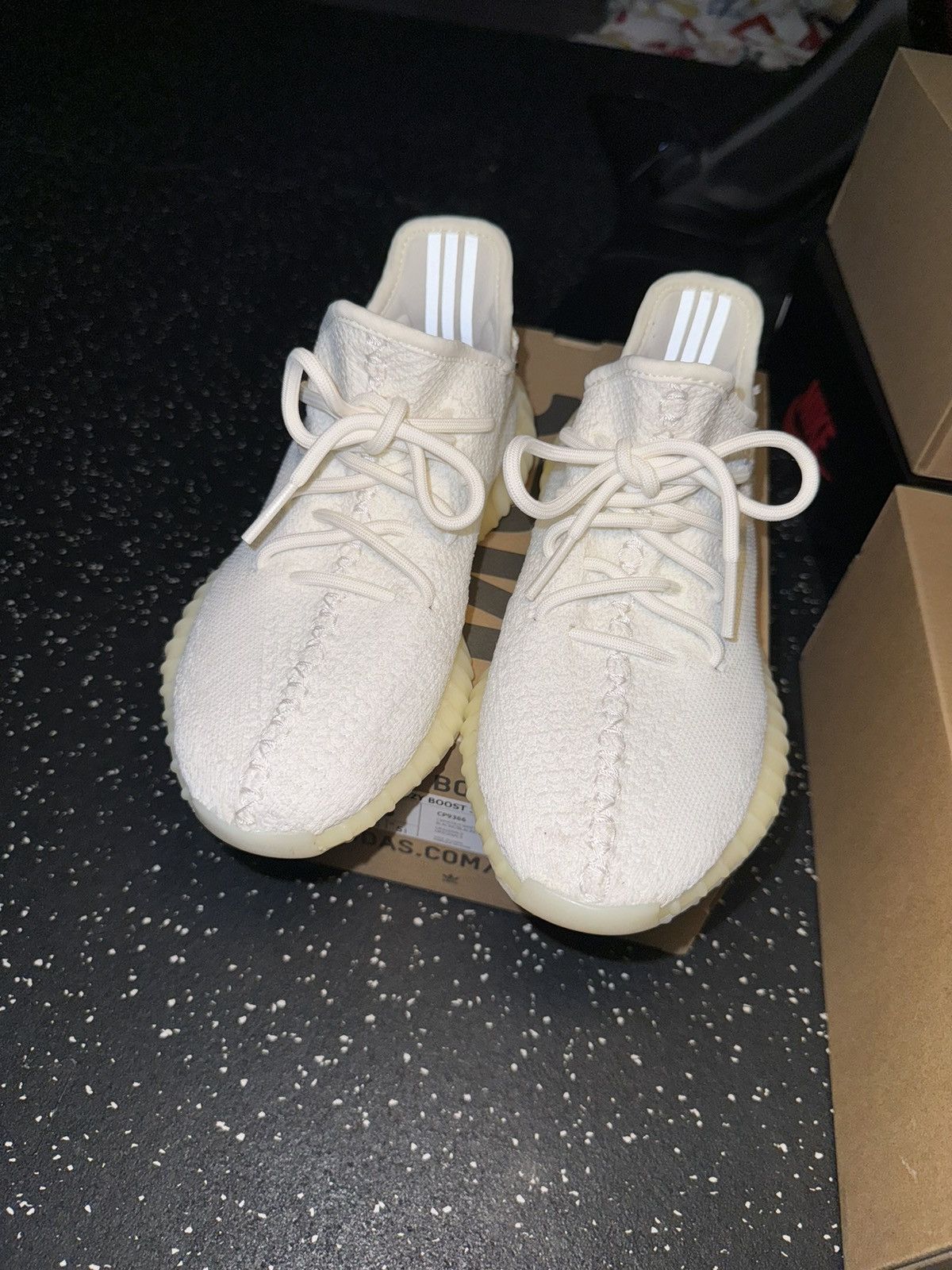 Adidas × Yeezy adidas Yeezy Boost 350 V2 in cream sz 6 Y Size US 6 / EU 39 - 5 Thumbnail