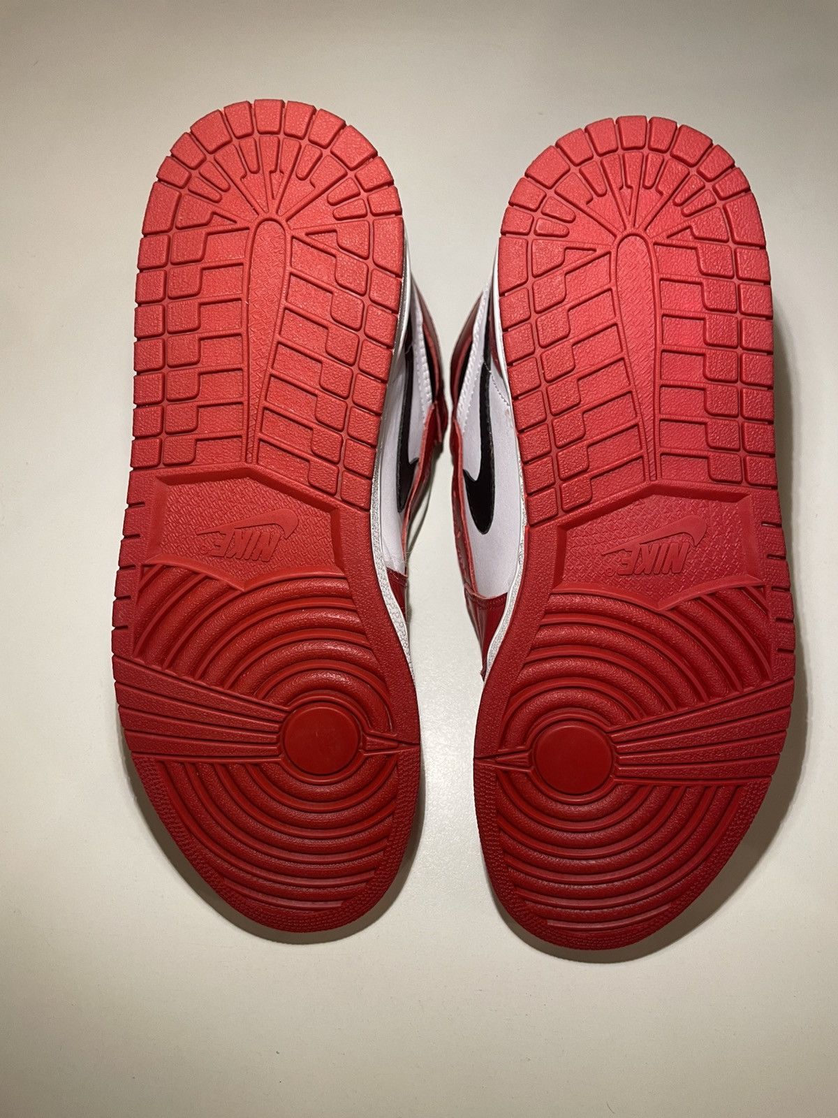 Nike Jordan 1 High Chicago 1994 Size US 11 / EU 44 - 5 Thumbnail