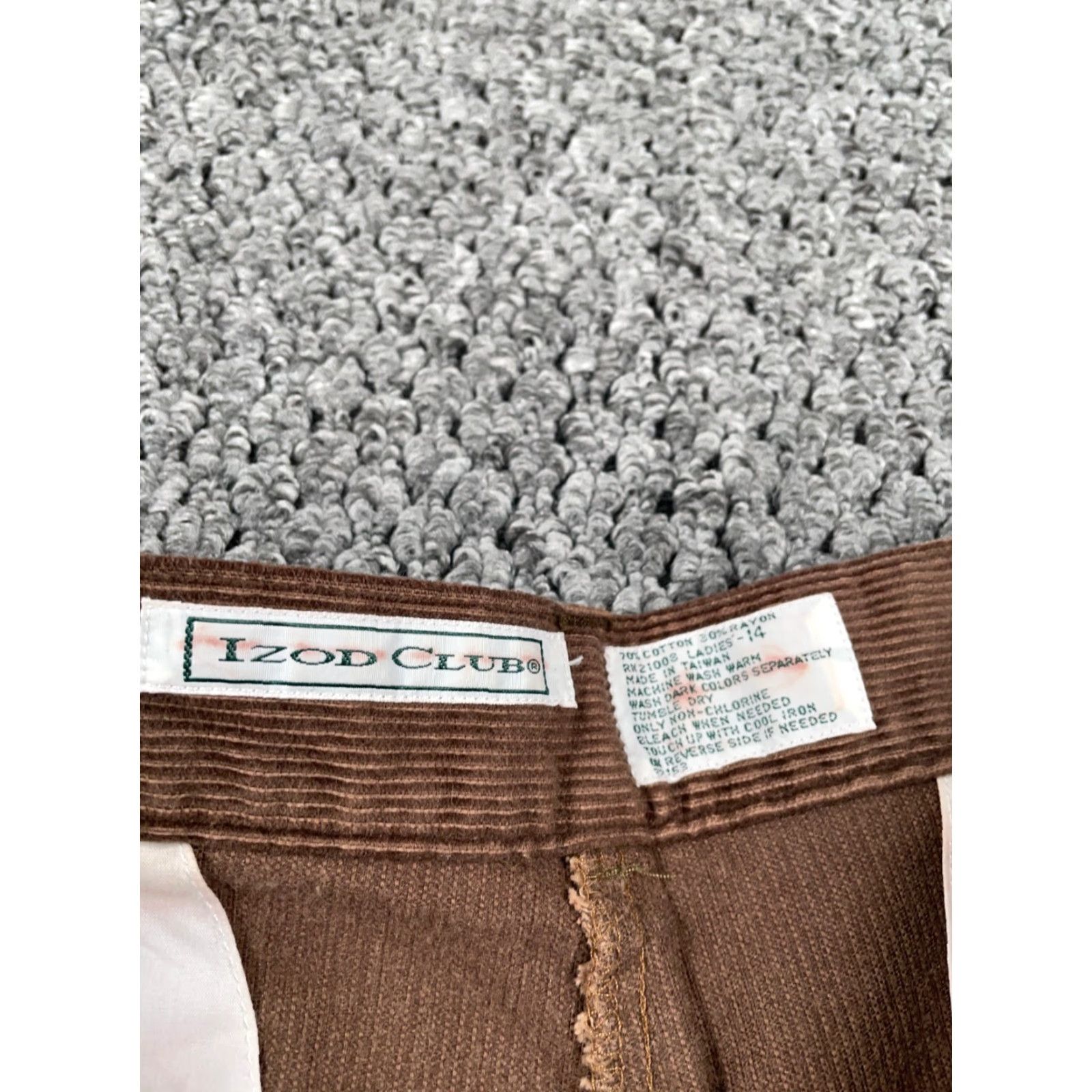 Izod IZOD Women's Pants Corduroy Pleated 14 Brown Lightweight Cotton Rayon 90s Casual Preppy, Inseam 31, High Rise, Straight Leg, Regular, IZOD Club Size 36" / US 14 / IT 50 - 3 Thumbnail
