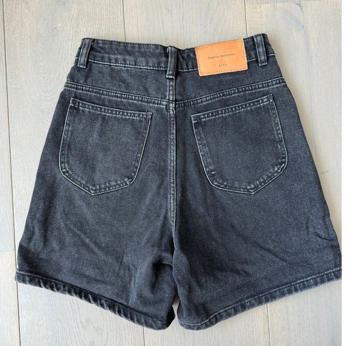 Zara Zara High Waisted Vintage Washed Black Denim Shorts Size 24" / US 00 / IT 34 - 3 Thumbnail