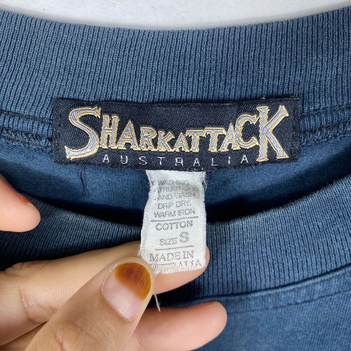 Vintage Vintage 90s SHARK ATTACK AUSTRALIA Ban Whaling Graphic Tee Size US S / EU 44-46 / 1 - 7 Thumbnail