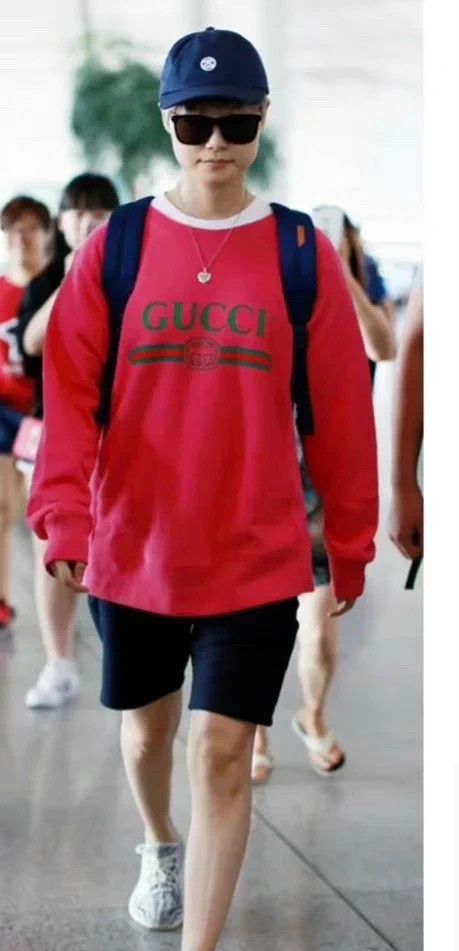 Gucci Gucci red belt logo sequin sweatshirt L 95 New Size US L / EU 52-54 / 3 - 4 Thumbnail