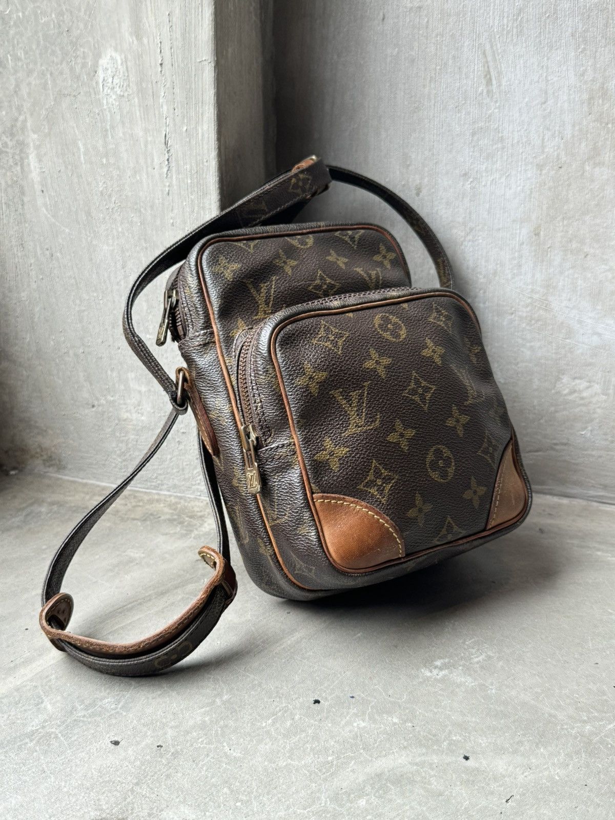 Louis Vuitton Louis Vuitton Amazon Canvas Shoulder Bag Size ONE SIZE - 1 Thumbnail