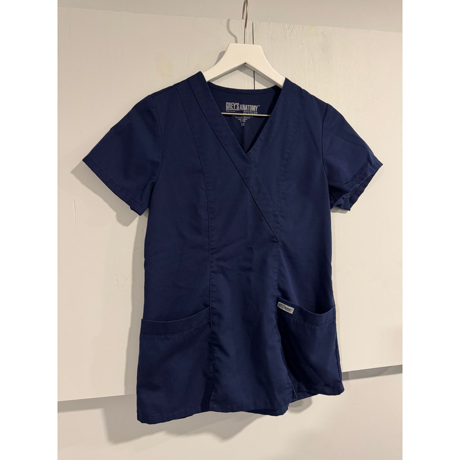 Other Greys Anatomy Navy Blue Scrub Top Size XS Size XS / US 0-2 / IT 36-38 - 1 Thumbnail