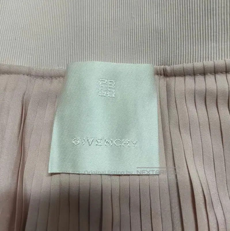 Givenchy Givenchy Pink Women's Pleated Skirt . Size 23" - 3 Thumbnail