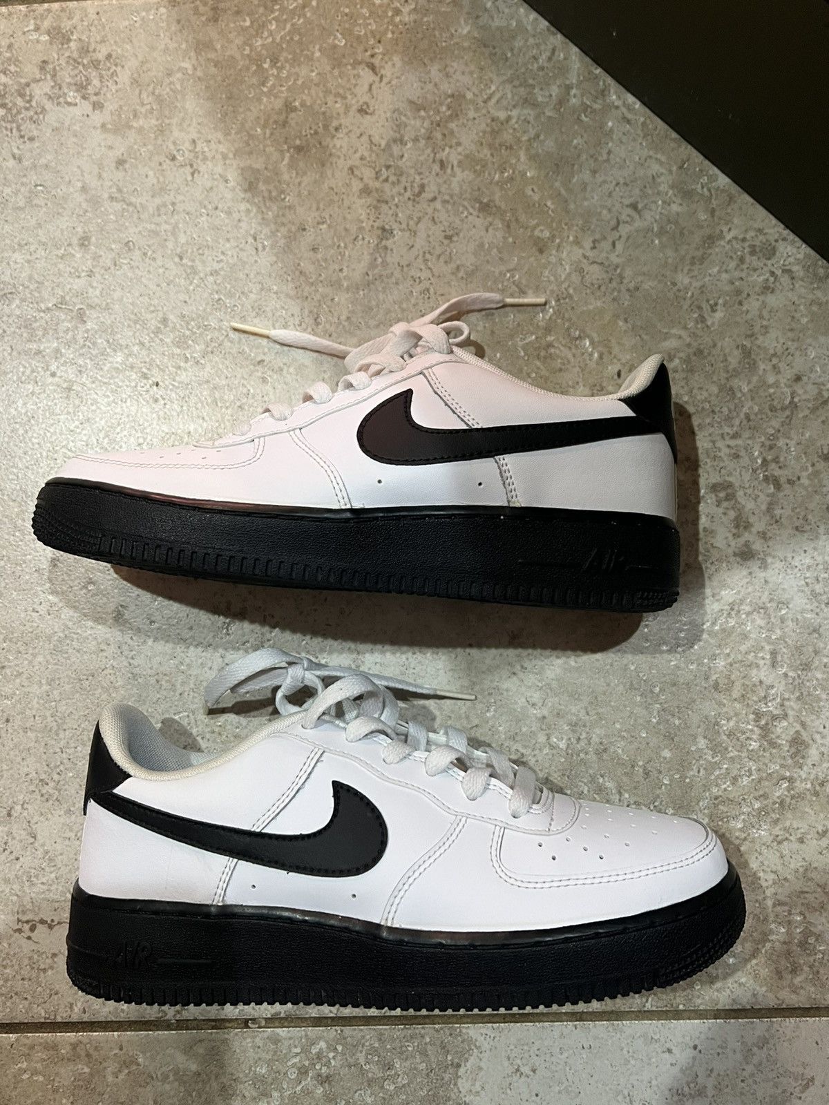 Nike shoes Size US 7 / EU 40 - 1 Thumbnail