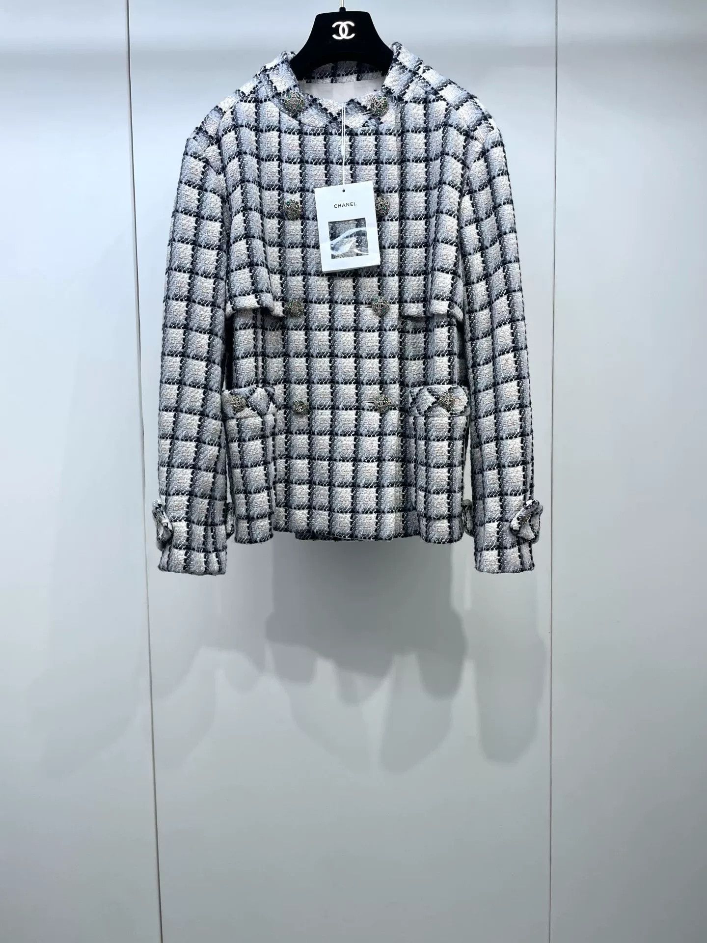 Chanel Chanel 22K Flower Crystal Button Coat Size XS / US 0-2 / IT 36-38 - 1 Thumbnail