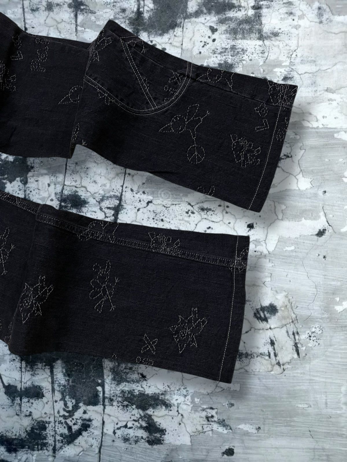 Japanese Brand Vintage 1990s Japan Designer Olleborebla Peace Pig Denim Size US 27 - 12 Thumbnail