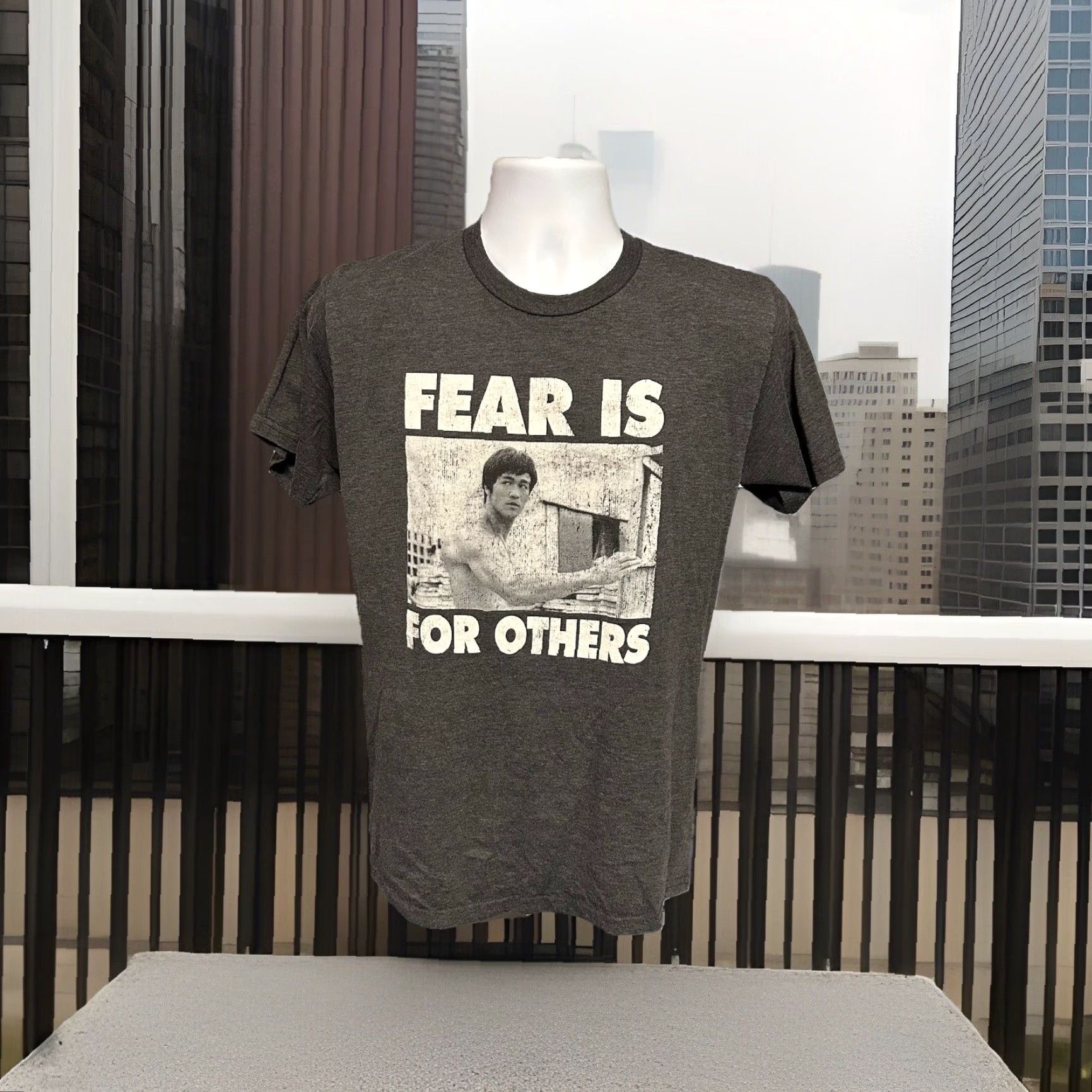 Lee Bruce Lee Fear Is For Others Shirt Mens Medium Dark Heather Gray Short Sleeve Size US M / EU 48-50 / 2 - 7 Thumbnail