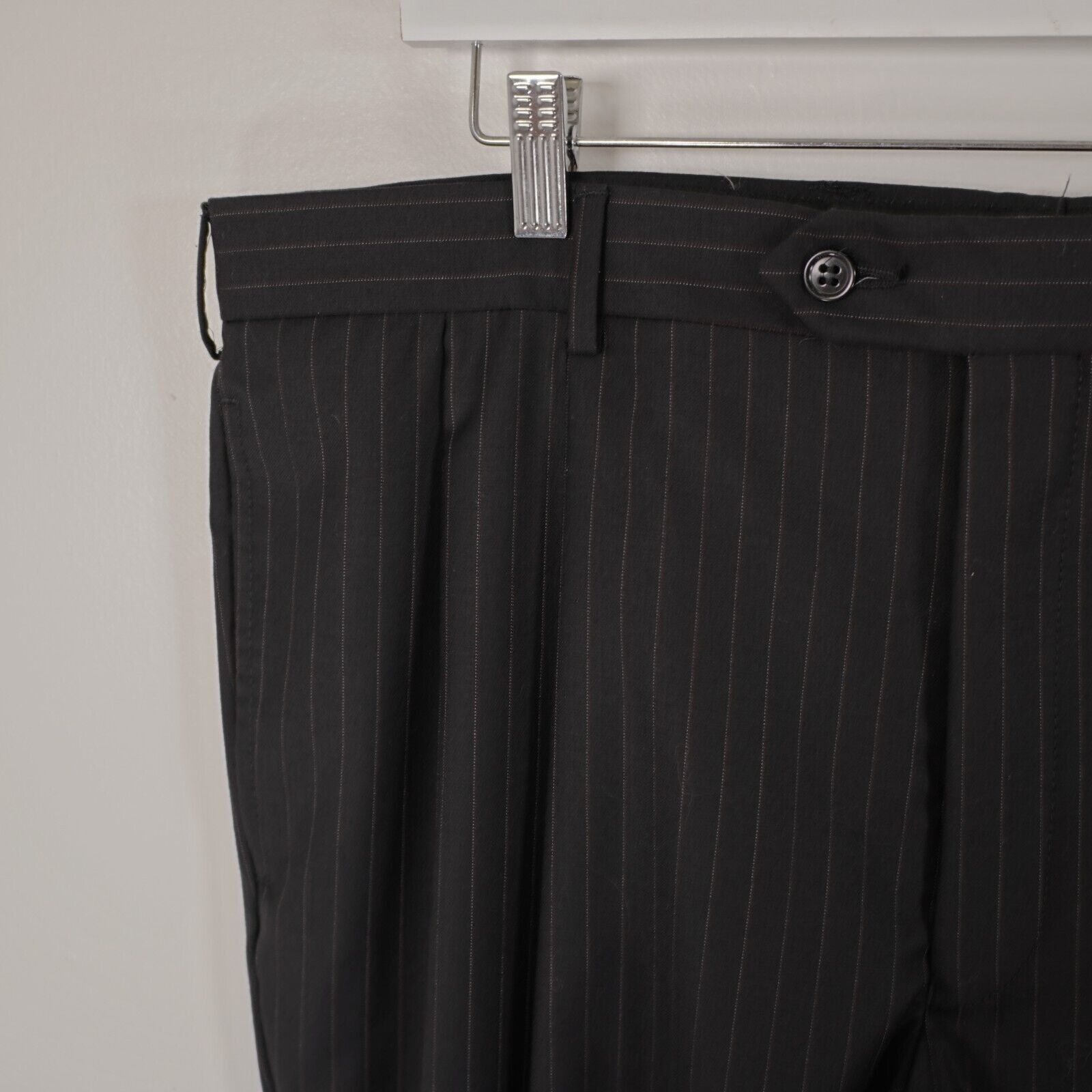 Jos. A. Bank Jos A Bank Signature Wool 2 Piece Suit 42S 39/29 Black W/ Br Size 42S - 3 Thumbnail