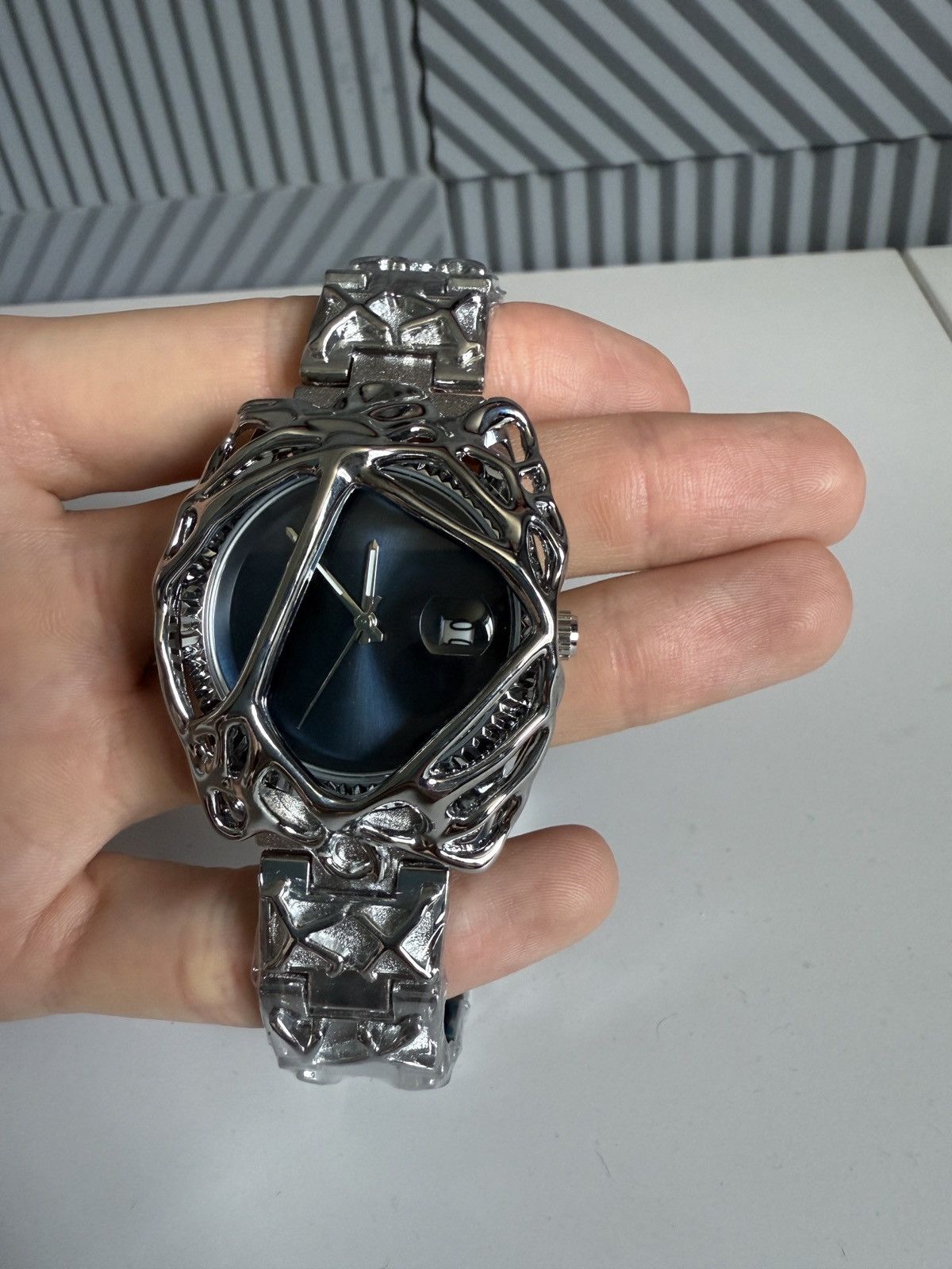 Other Vintage American design Watch claw melting metal Y2K shiny Size ONE SIZE - 1 Thumbnail