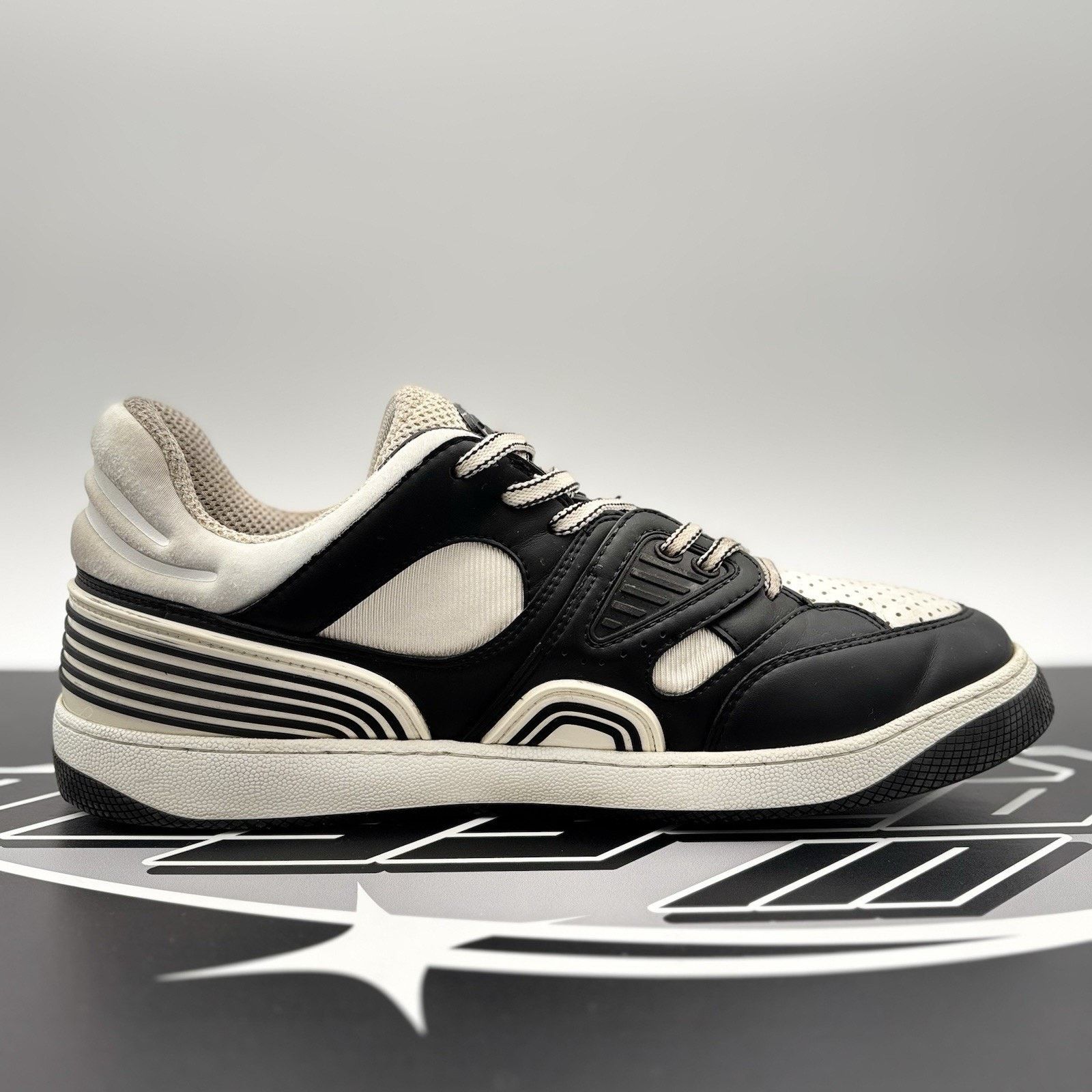 Gucci Size 10 G ( 10.5 US) - Gucci Basket ‘ White, Black ‘ Size US 10.5 / EU 43-44 - 13 Thumbnail