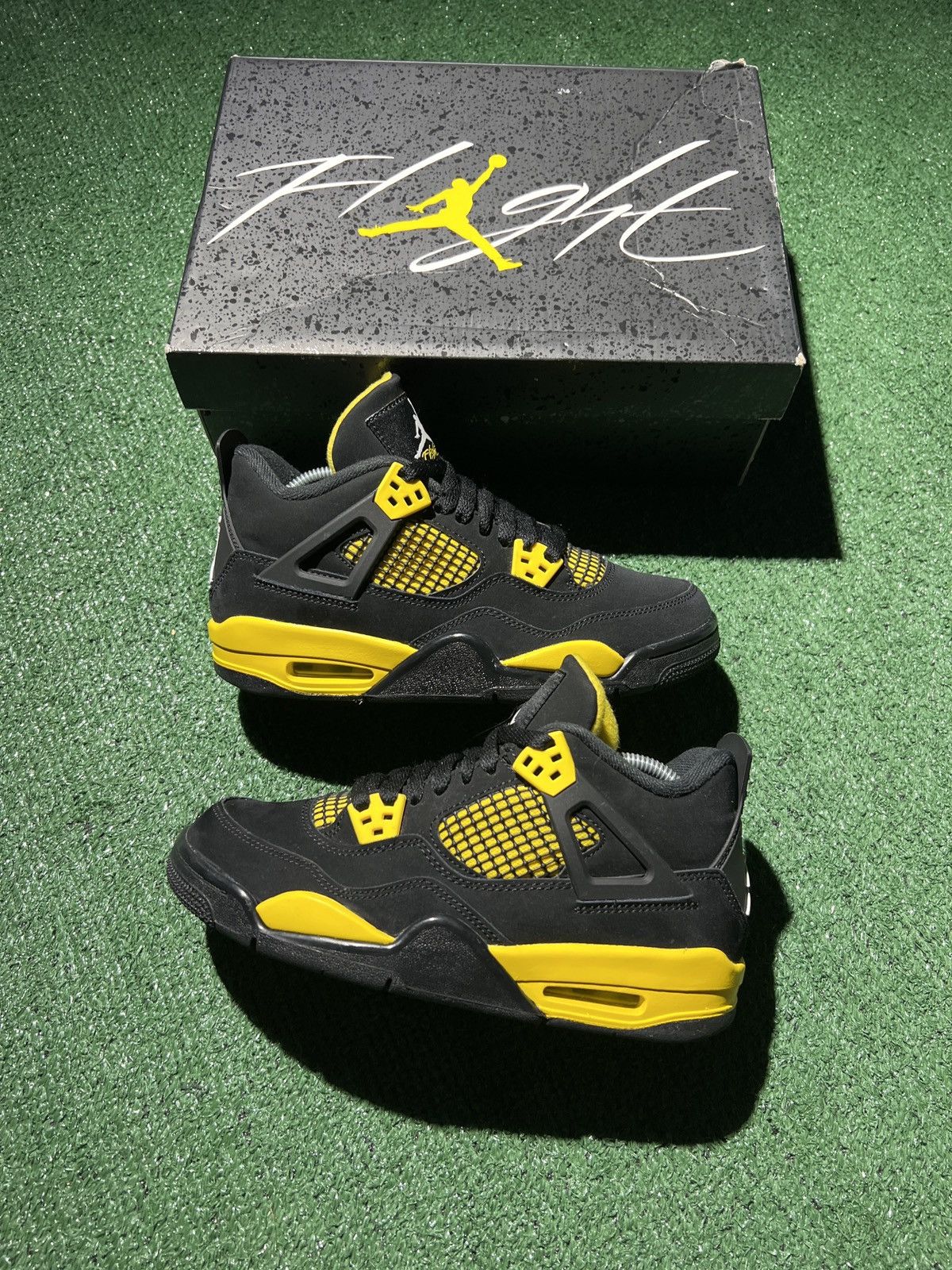 Jordan Brand Jordan 4 Thunder 2023 size 5.5y Grailed