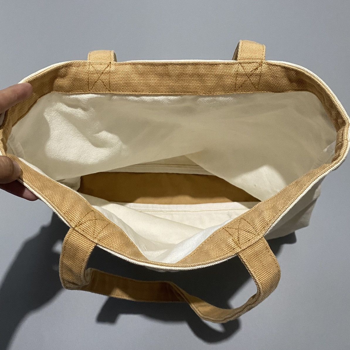 Louis Vuitton Louis Vuitton - Foundation Museum Exclusive Canvas Tote Bag Size ONE SIZE - 5 Thumbnail