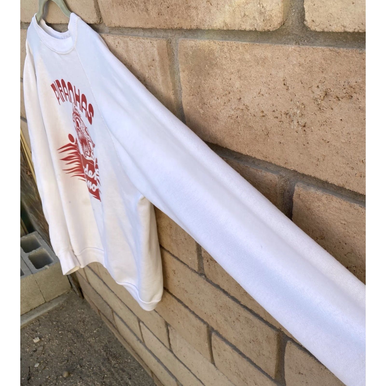 Vintage VINTAGE Piranhas Raglan Sweatshirt White XL Size US XL / EU 56 / 4 - 6 Thumbnail