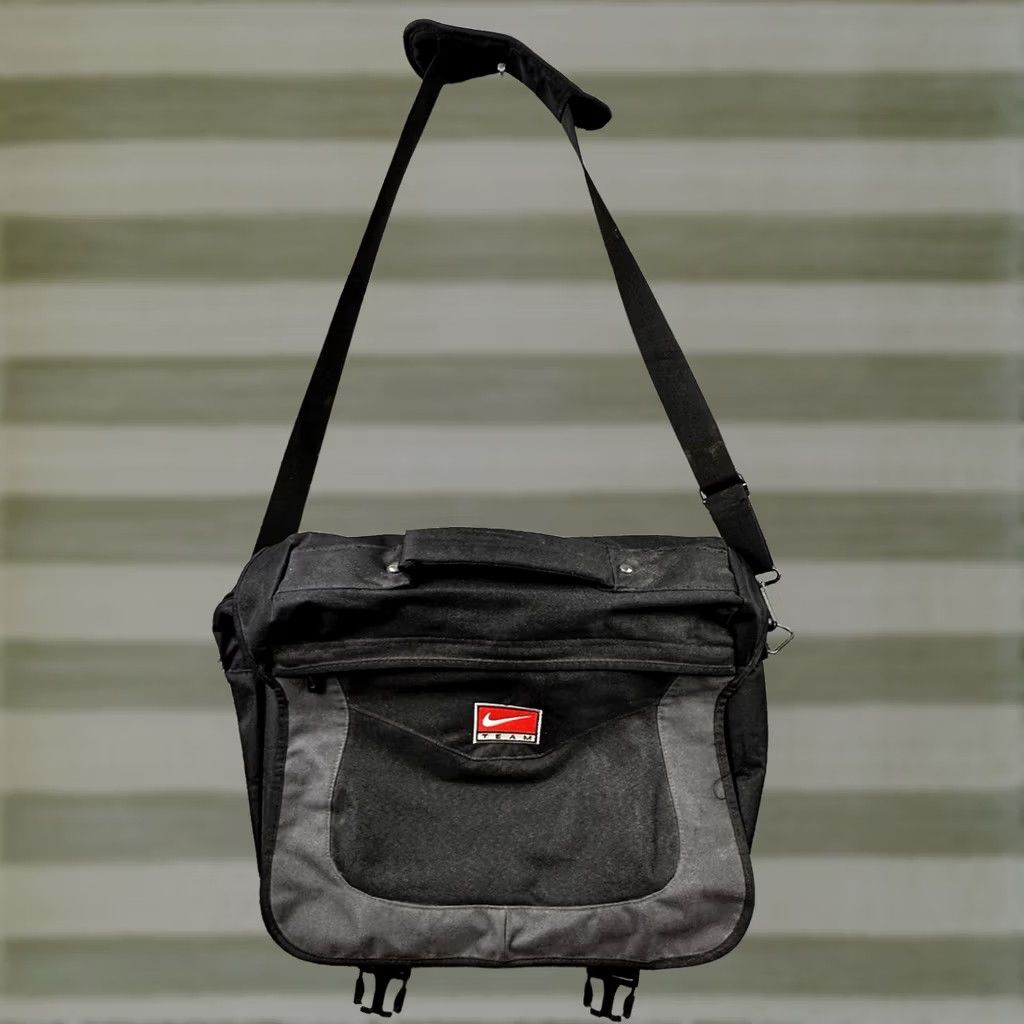 Nike × Streetwear × Vintage Vintage 90's Nike Y2K Crossbody Sling
