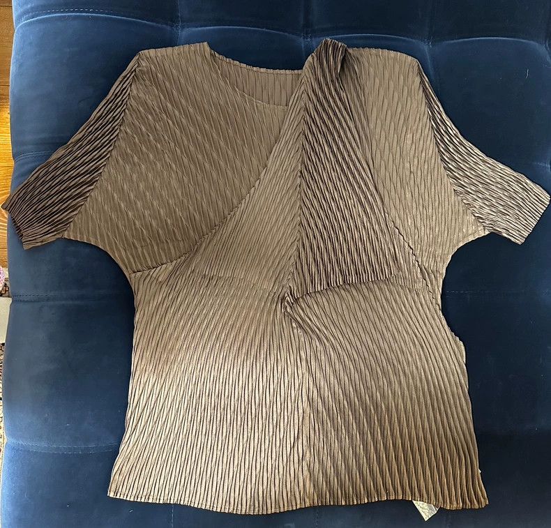 Issey Miyake Issey Miyake Fish-scale pleated short-sleeved shirt Size M / US 6-8 / IT 42-44 - 4 Thumbnail
