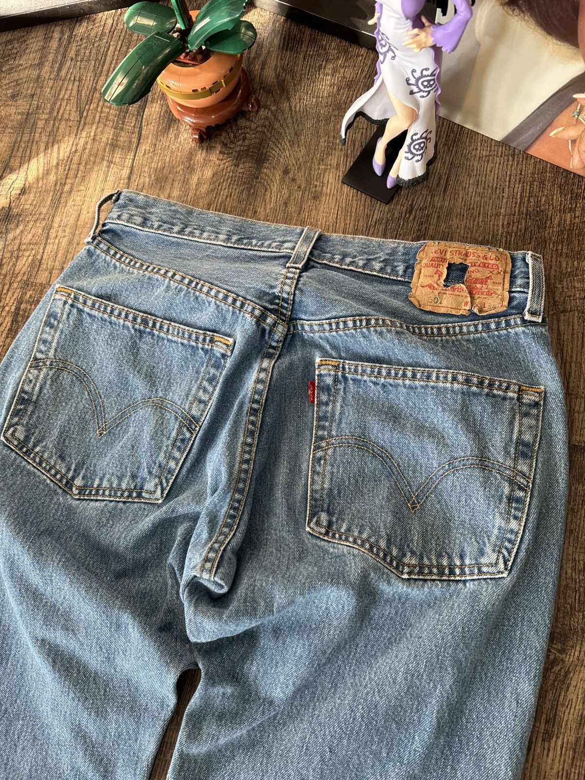Levi's Vintage Clothing Y2k Levis 501 31x34 Blue Denim Jeans Size US 31 - 2 Thumbnail