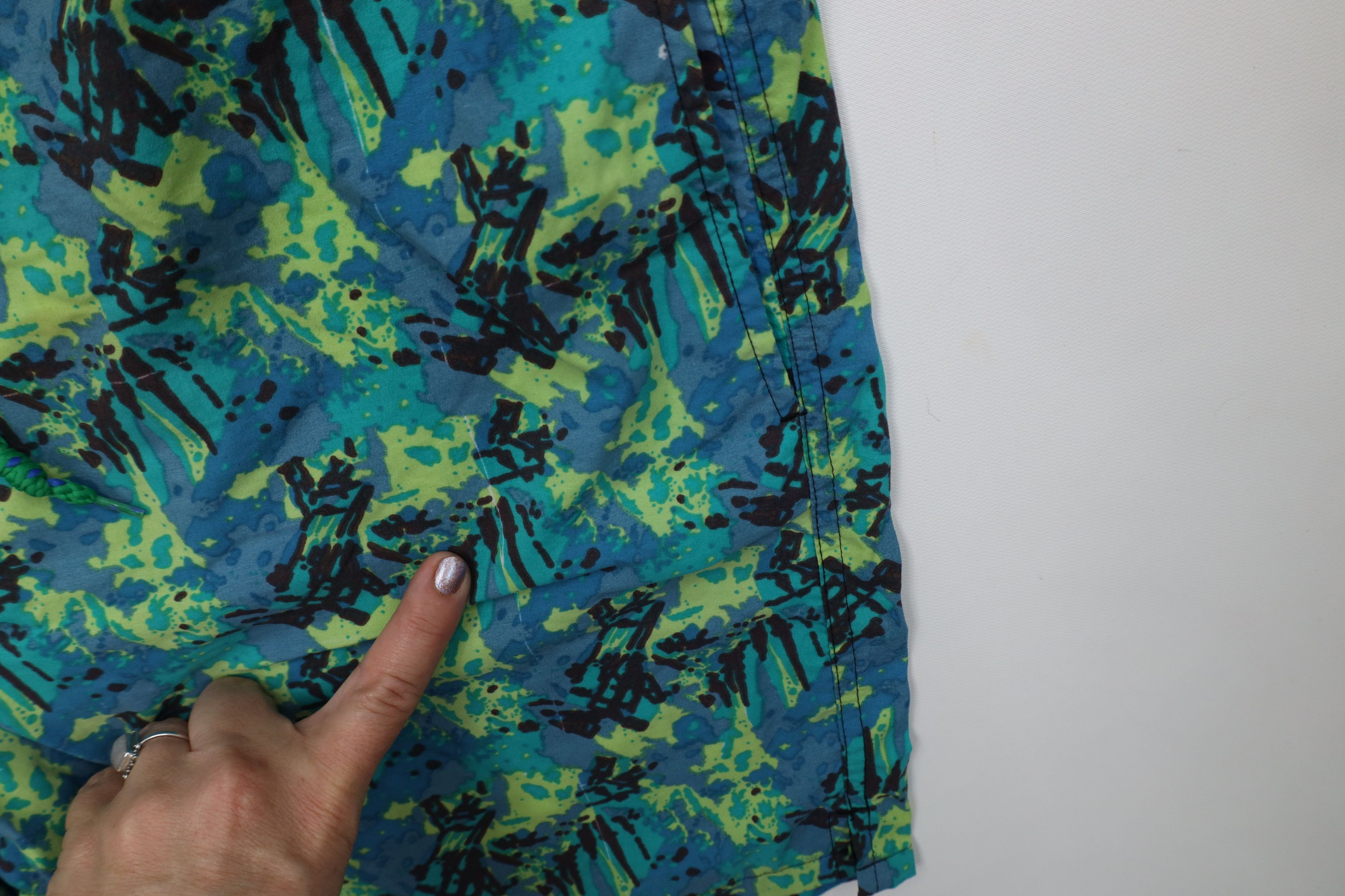 Vintage Vintage 90s Streetwear Paint Splatter Lined Shorts Trunks Size US 34 / EU 50 - 5 Thumbnail