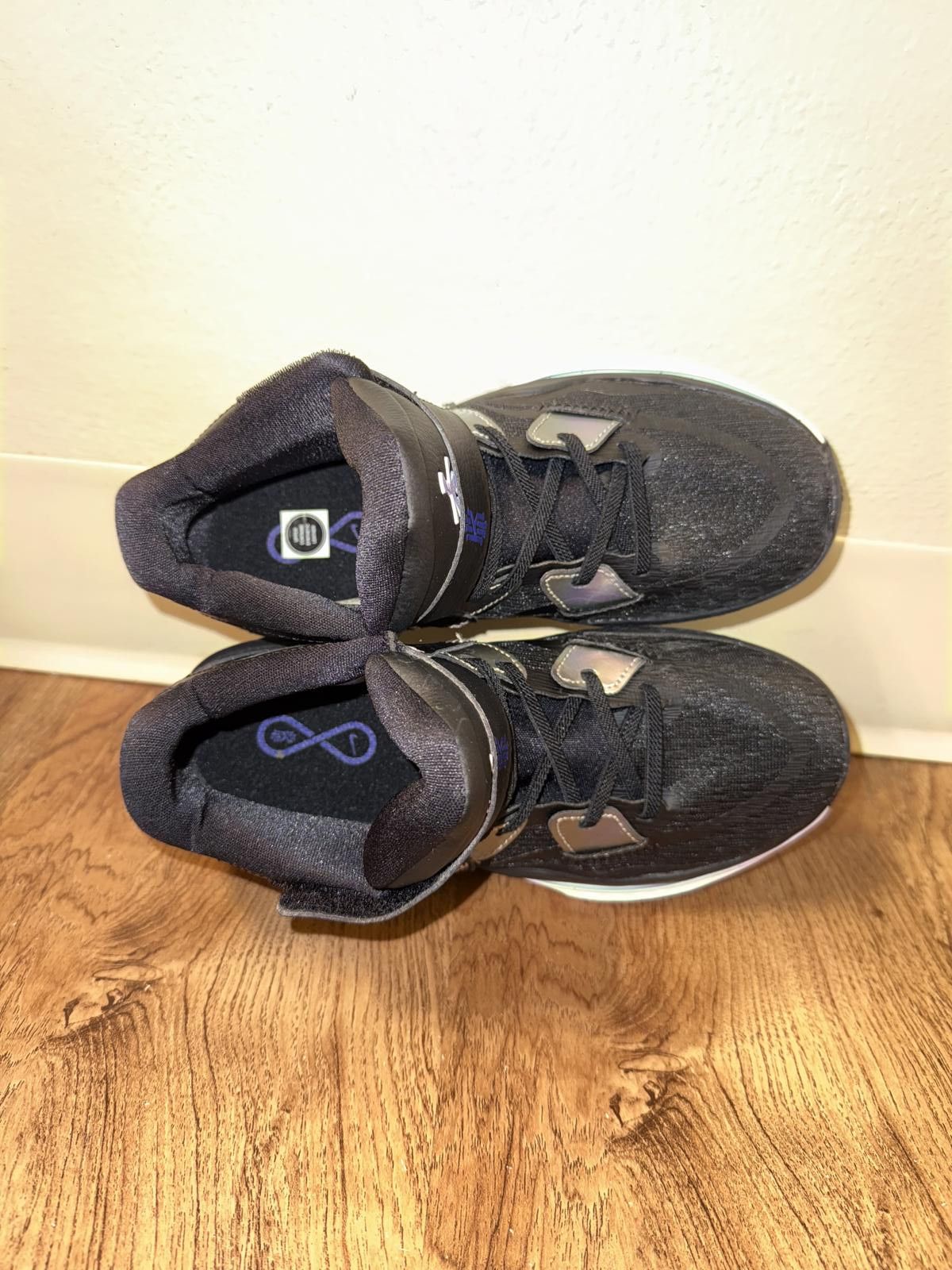 Nike Nike Kyrie Infinity Black Metallic Silver (PS) Size US 5 / EU 37 - 7 Thumbnail