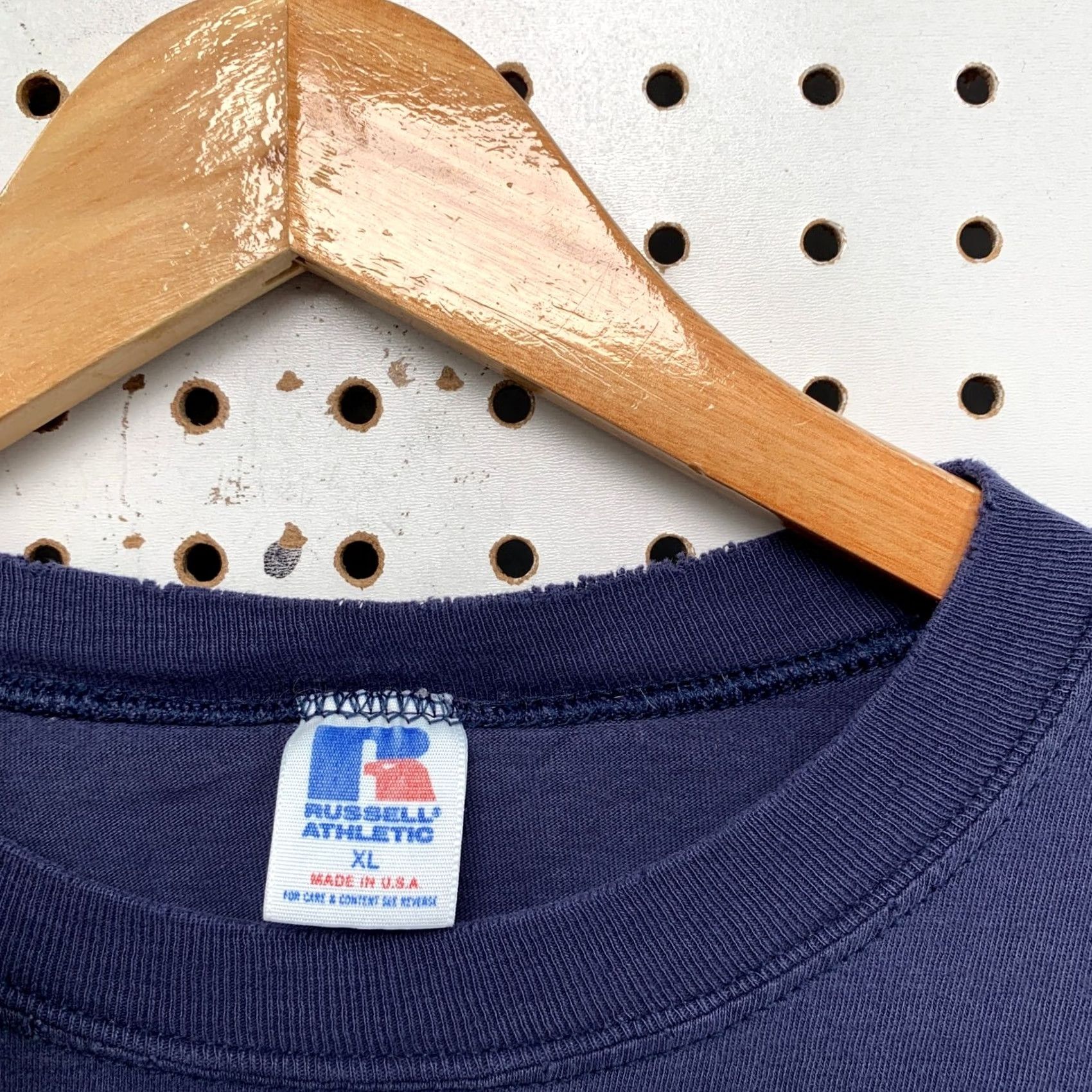 Russell Athletic VINTAGE Russell Athletic T Shirt Mens XL Navy Blue 90s Yale University Campus Skyline Graphic Print 1990s Collegiate Summer Programs Mens Size US XL / EU 56 / 4 - 3 Thumbnail
