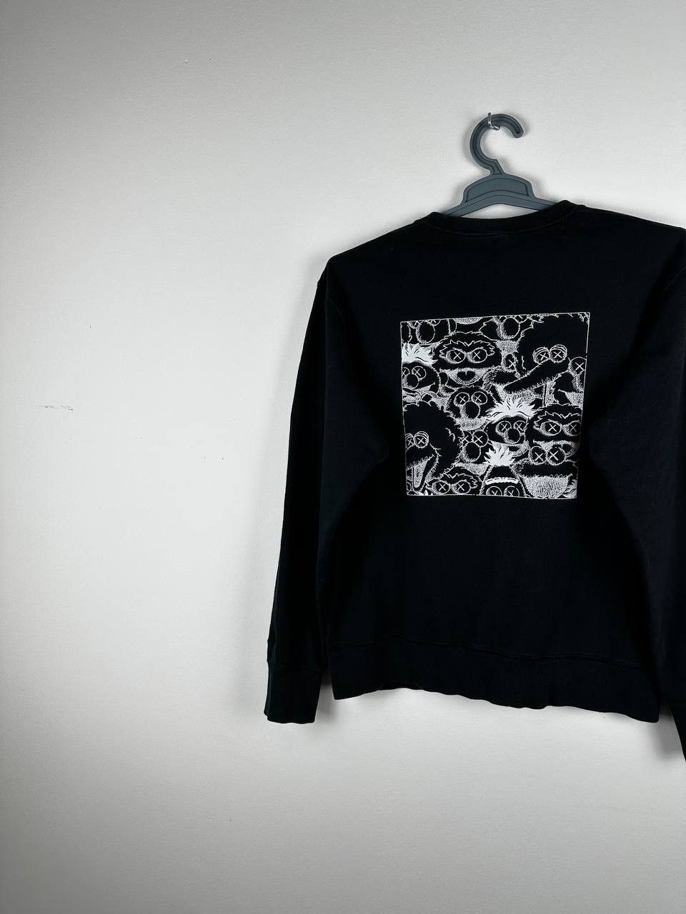 Kaws × Uniqlo KAWS x Uniqlo x Sesame Street Black Sweatshirt Size US S / EU 44-46 / 1 - 7 Thumbnail