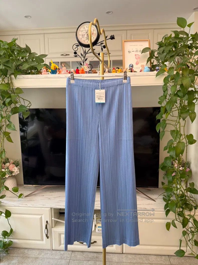 Issey Miyake Issey Miyake size:3 Main Line Top in Electric Blue Size 31" - 3 Thumbnail