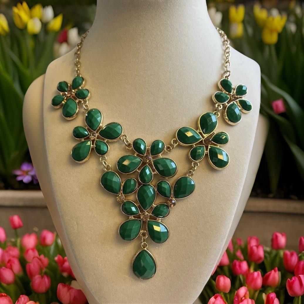 Other Elegant Gold and Green Floral Necklace Size ONE SIZE - 1 Thumbnail