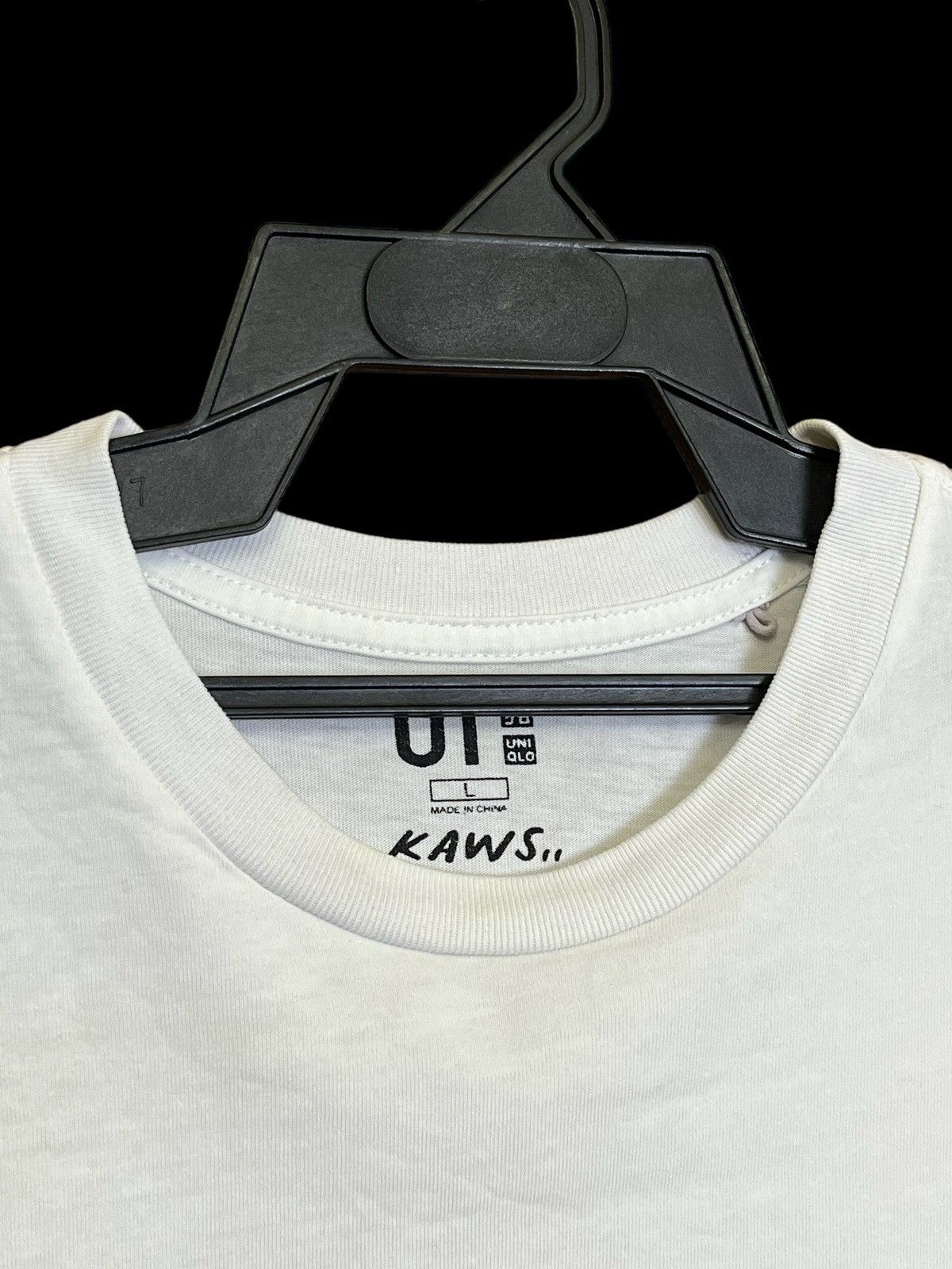 Kaws × Uniqlo GRAIL🔥UNIQLO X KAWS COLLABORATION T SHIRT/2 Size US M / EU 48-50 / 2 - 4 Thumbnail