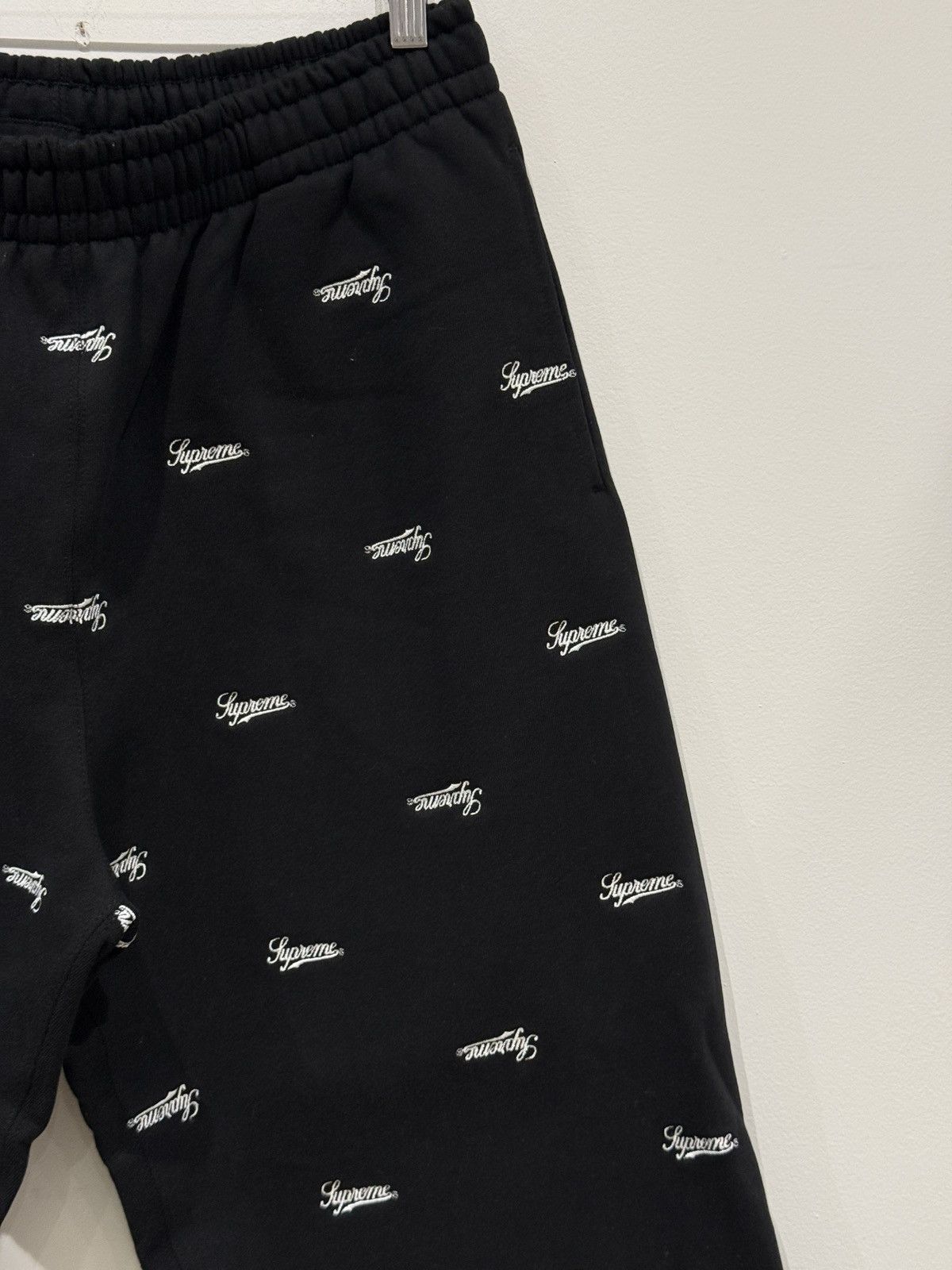 Supreme Supreme Script Script Sweatpants Black Size: L Size US 34 / EU 50 - 2 Thumbnail