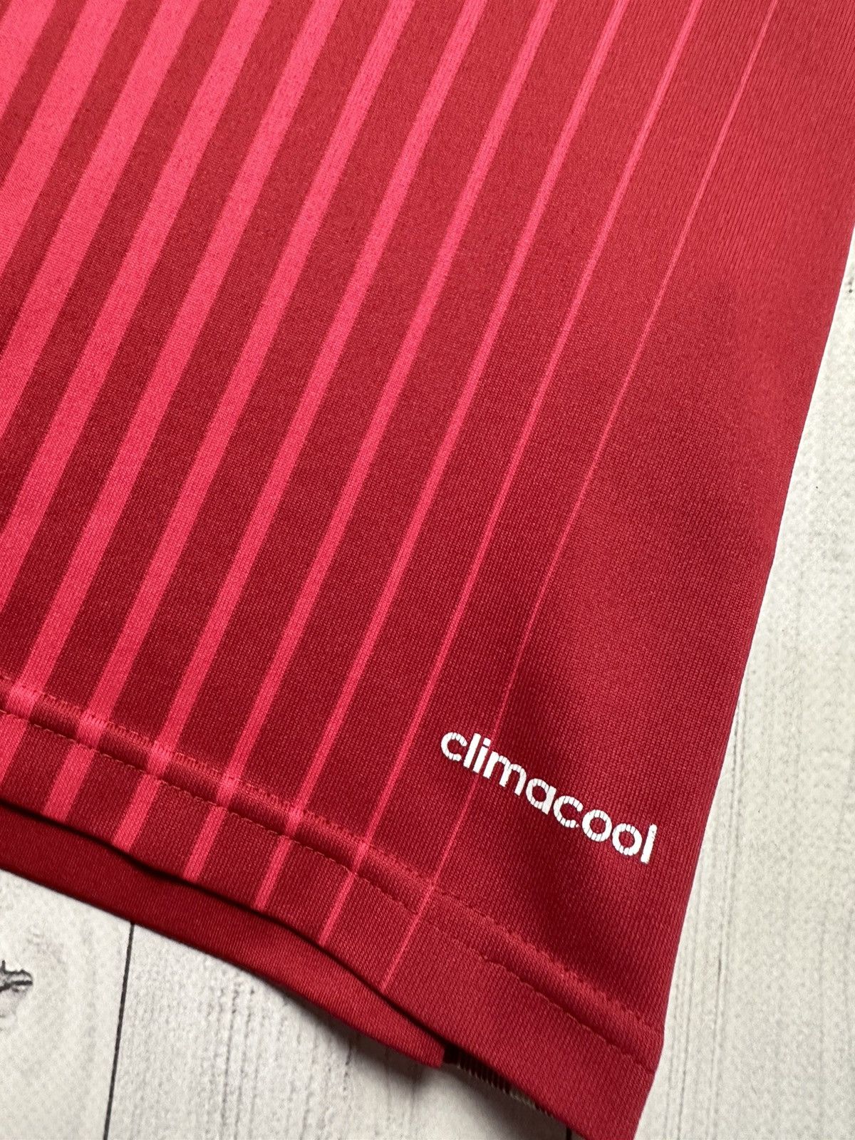 Adidas × Vintage Vintage adidas Spain soccer jersey size L red Size US L / EU 52-54 / 3 - 3 Thumbnail