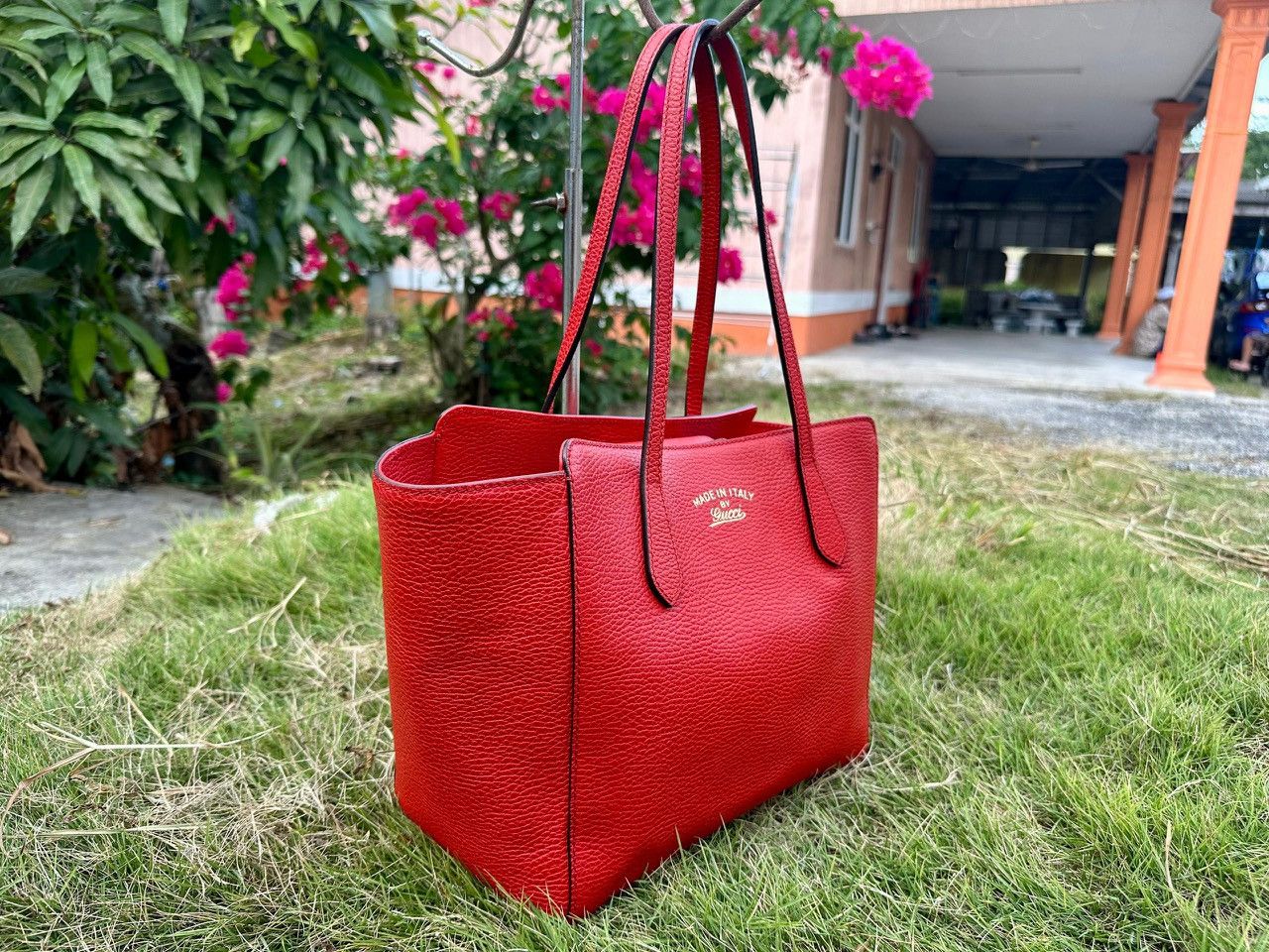 Gucci Authentic Gucci Swing Leather Medium Tote Bag Size ONE SIZE - 2 Thumbnail