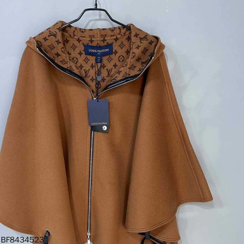 Louis Vuitton Louis Vuitton Cloak coat with full print inside coat Size S / US 4 / IT 40 - 1 Thumbnail