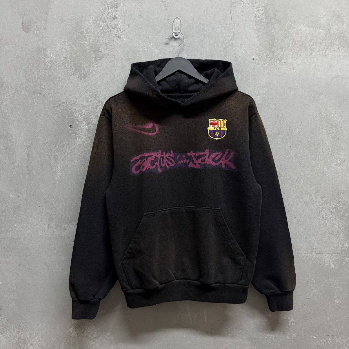 Barcelona × Cactus Jack × Nike A look at the Travis Scott “Cactus Jack” x Barcelona collaboration